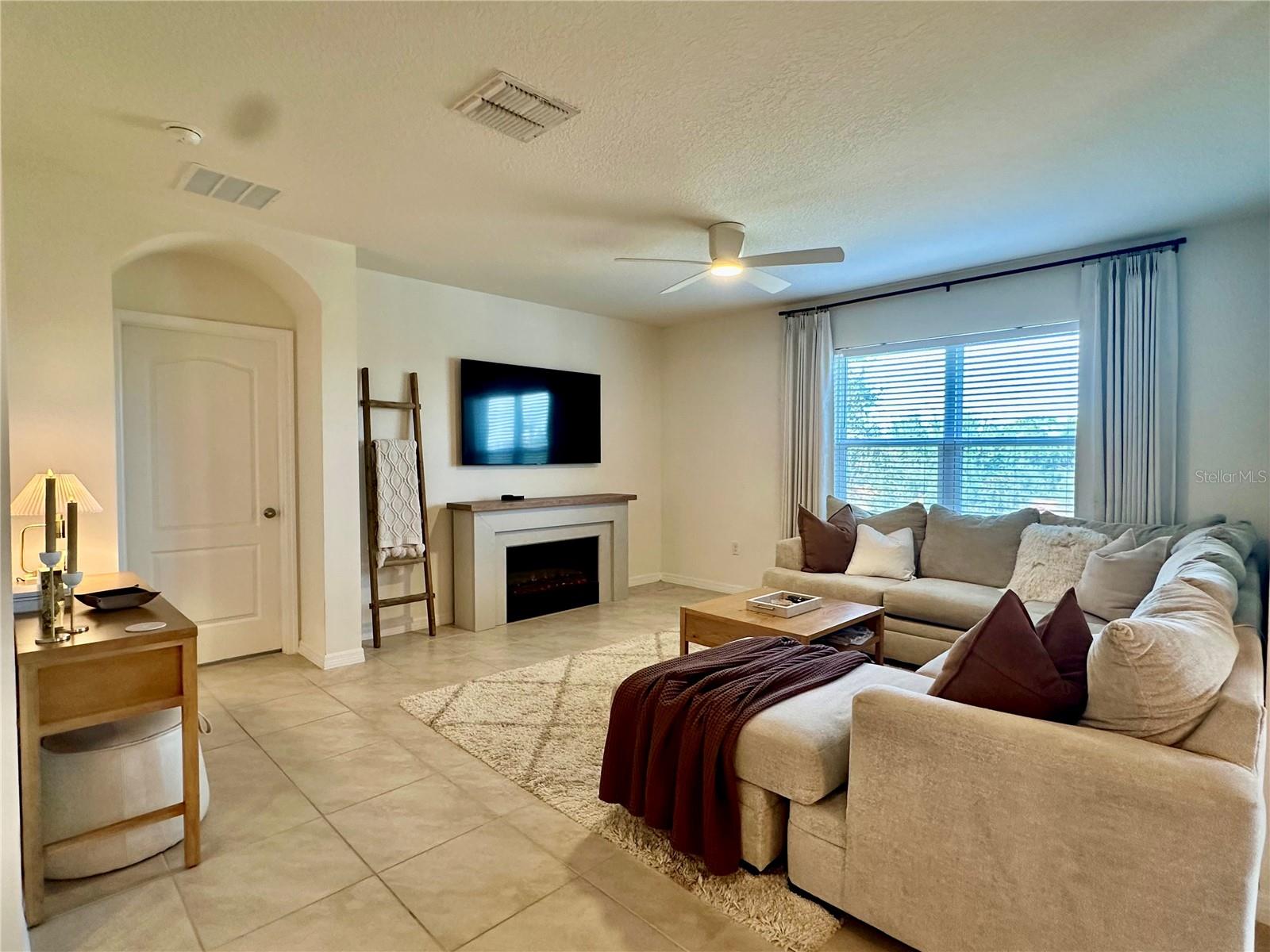 Image 9 of 24 For 9582 Black Walnut Drive