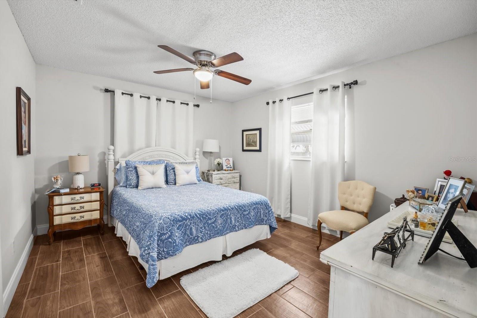 Image 21 of 36 For 1106 Landsdowne Drive