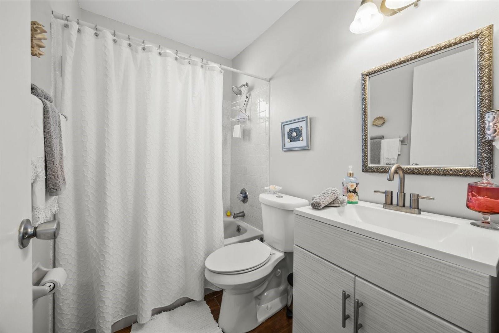 Image 23 of 36 For 1106 Landsdowne Drive