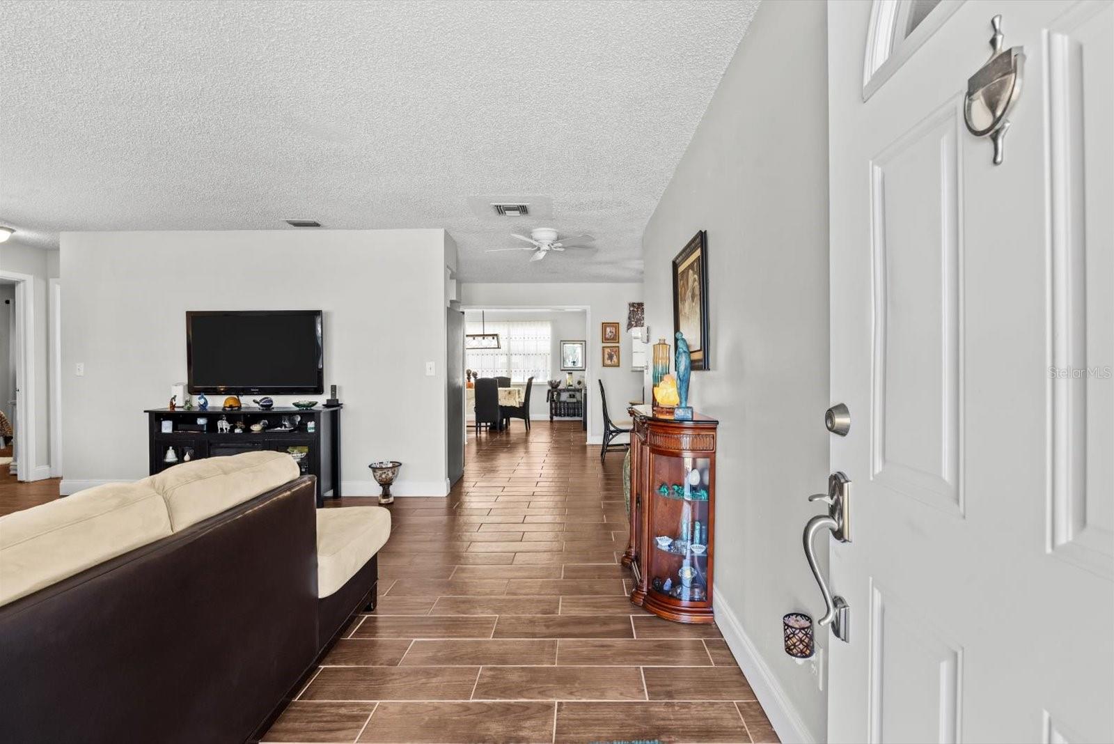 Image 4 of 36 For 1106 Landsdowne Drive