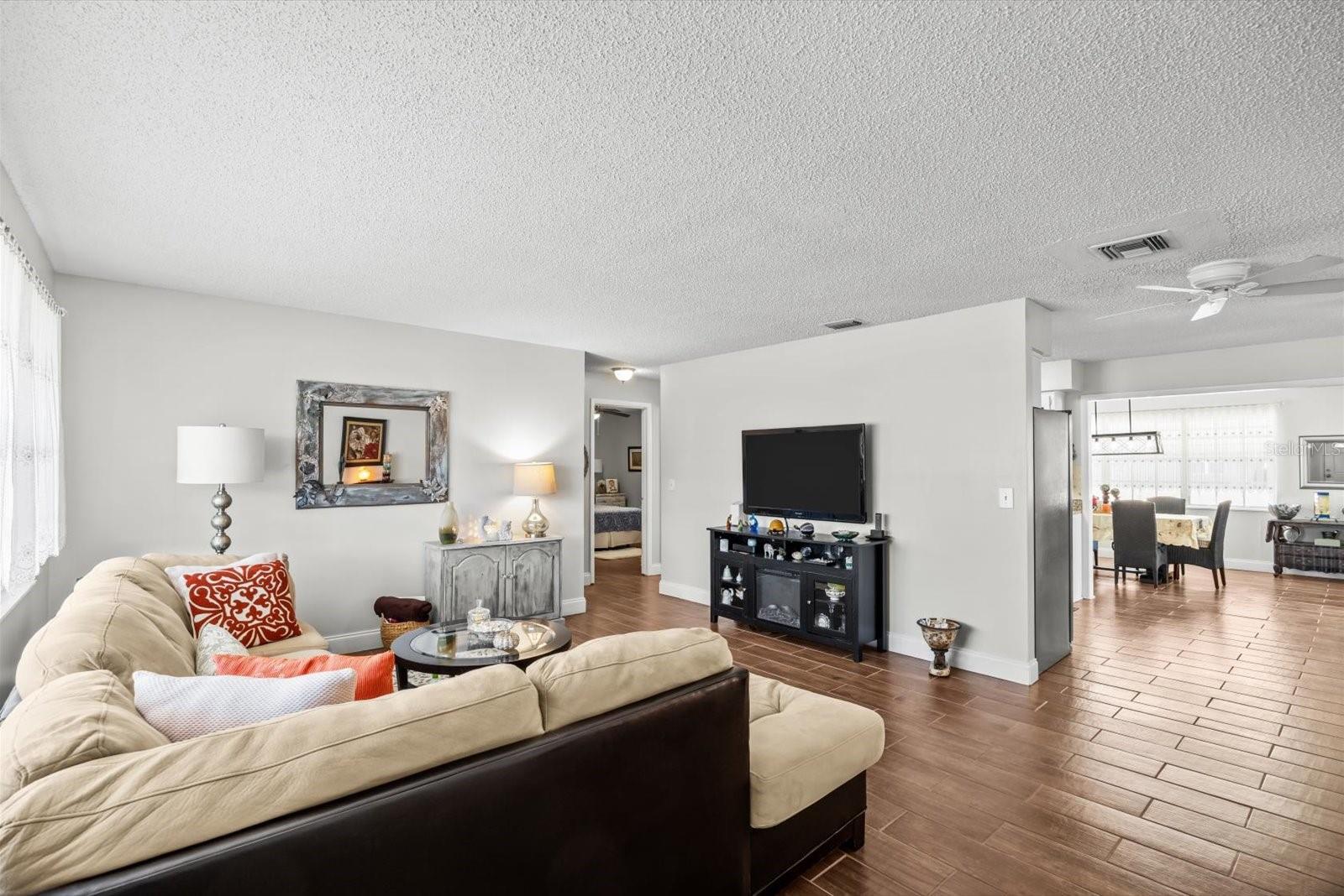 Image 5 of 36 For 1106 Landsdowne Drive