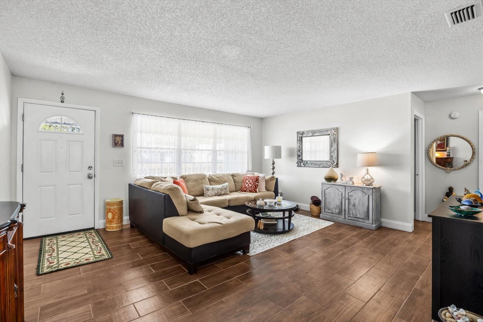 Image 6 of 36 For 1106 Landsdowne Drive