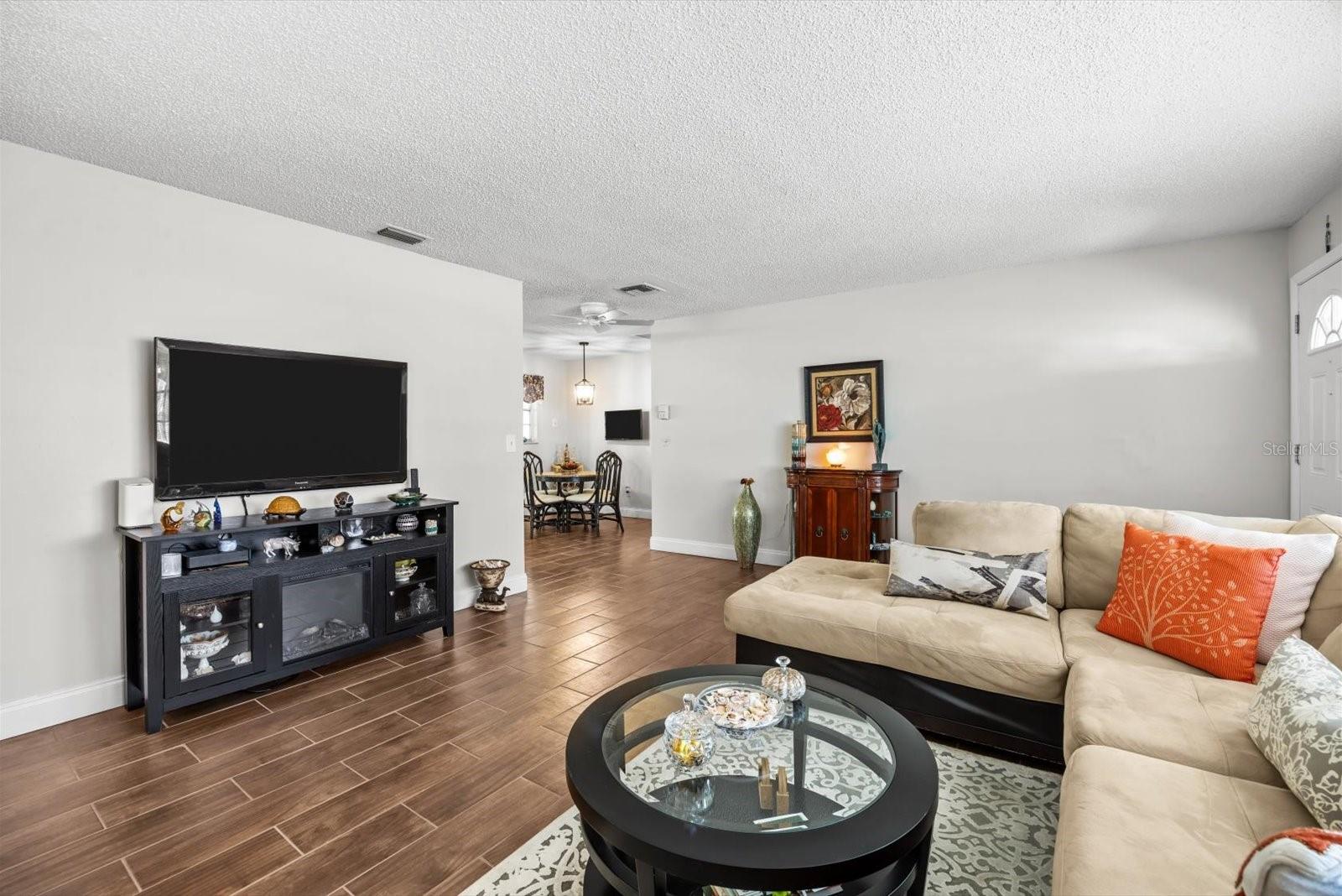 Image 8 of 36 For 1106 Landsdowne Drive