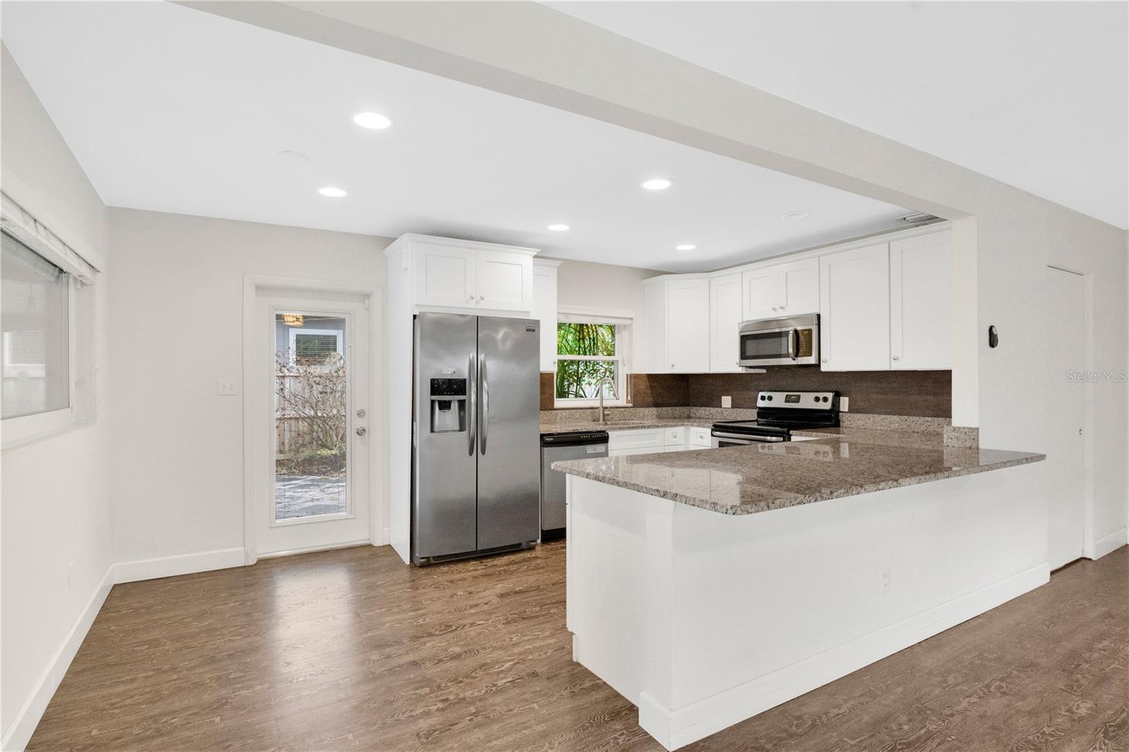 Image 10 of 41 For 1036 Aragon Avenue