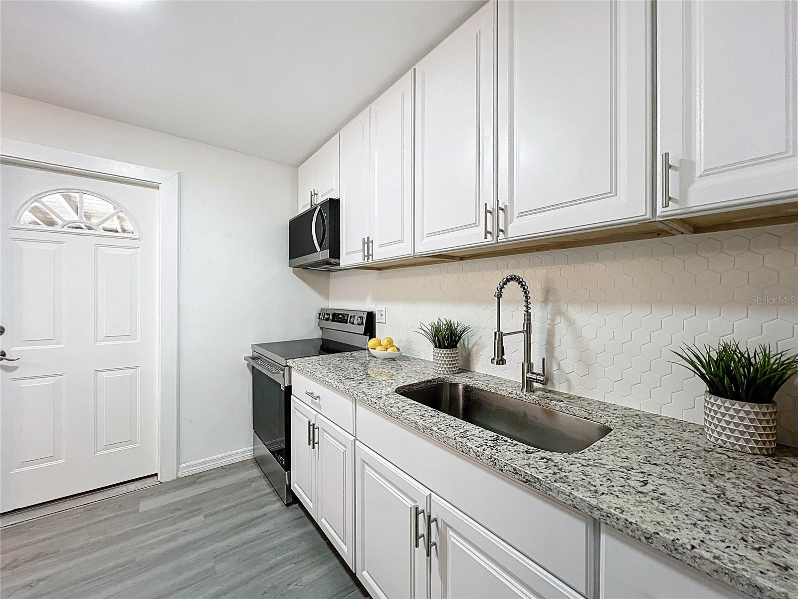 Image 4 of 24 For 1535 Rosedale Street