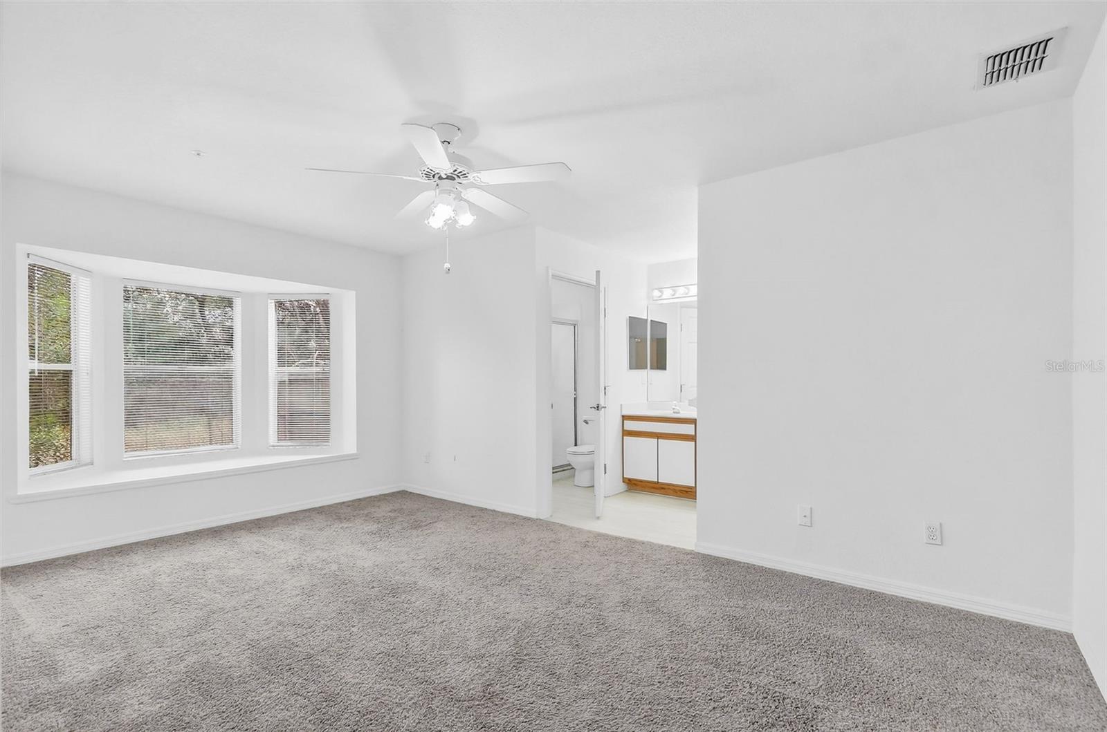 Image 24 of 63 For 3352 Hamlet Loop