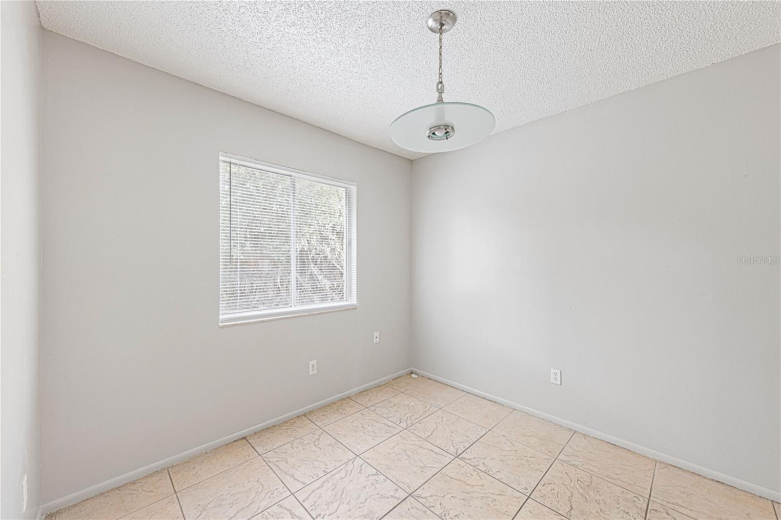 Image 3 of 9 For 46 Fairfax Avenue 44