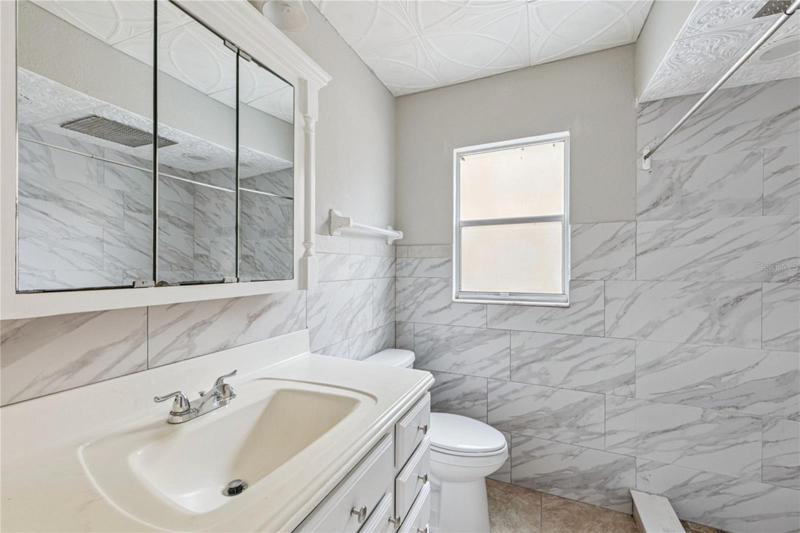 Image 9 of 9 For 46 Fairfax Avenue 44