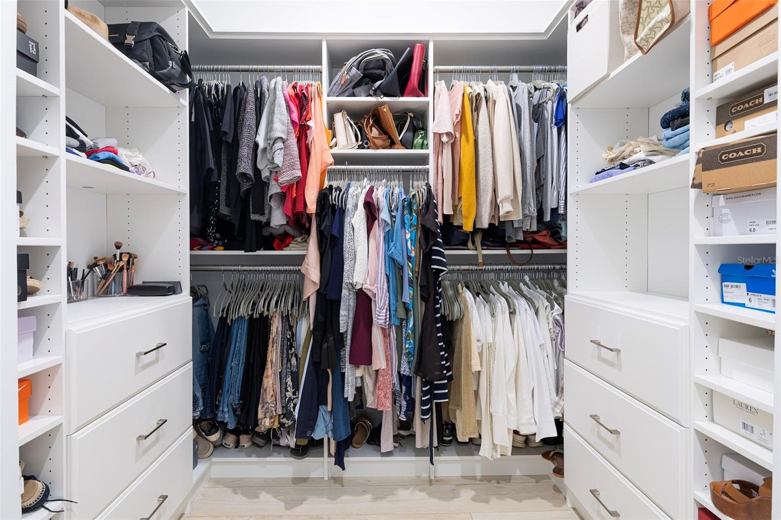 Listing photo id 39 for 4507 Hillingdam Road