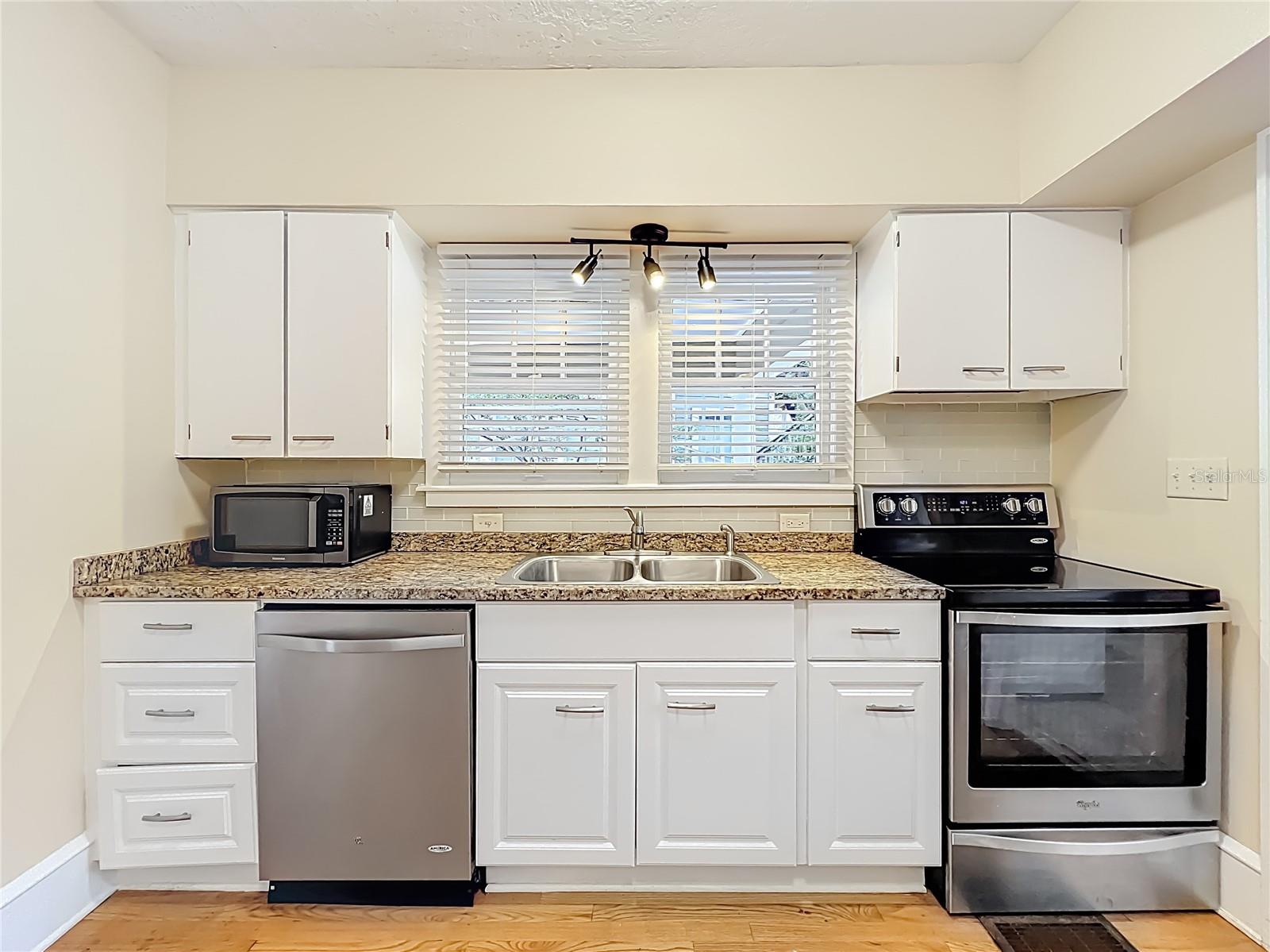 Image 23 of 66 For 409 Concord Street