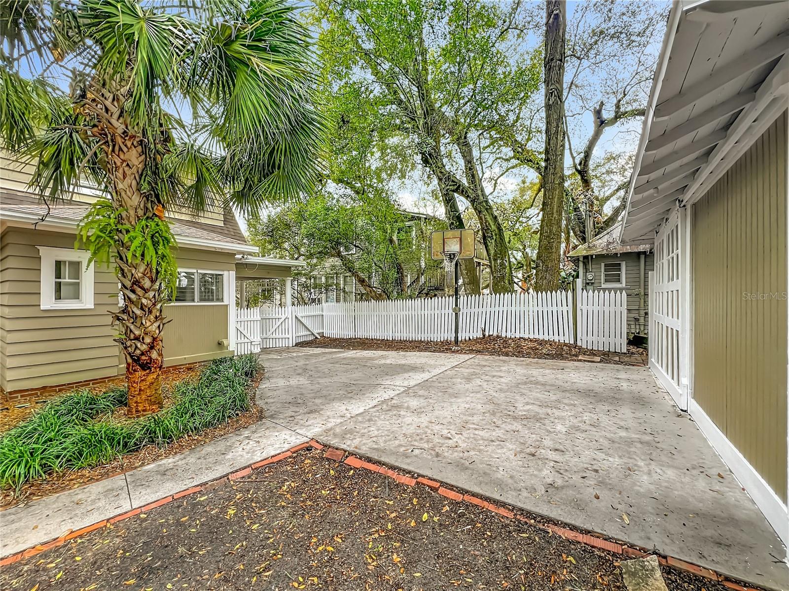 Image 46 of 66 For 409 Concord Street