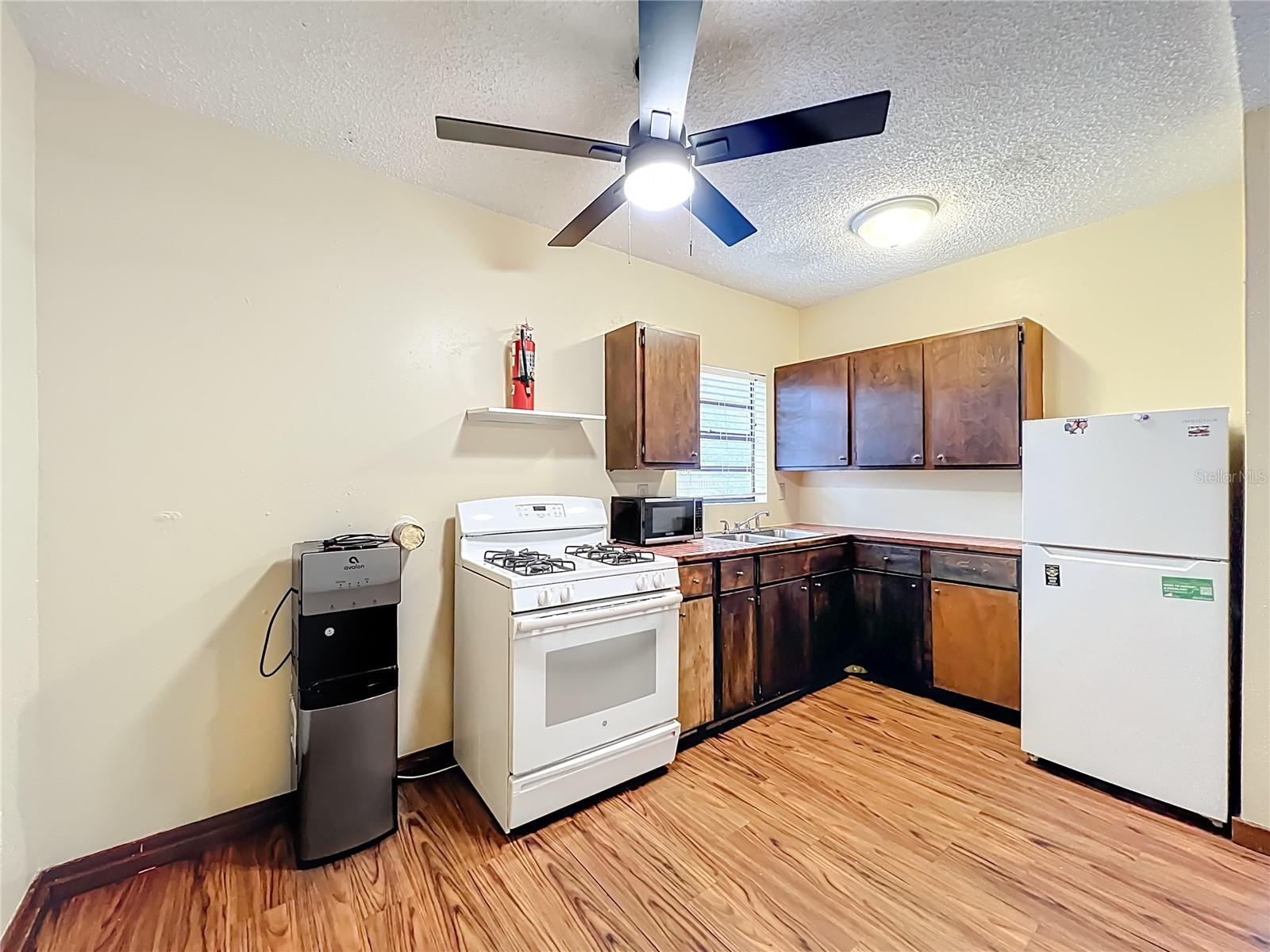 Image 52 of 66 For 409 Concord Street