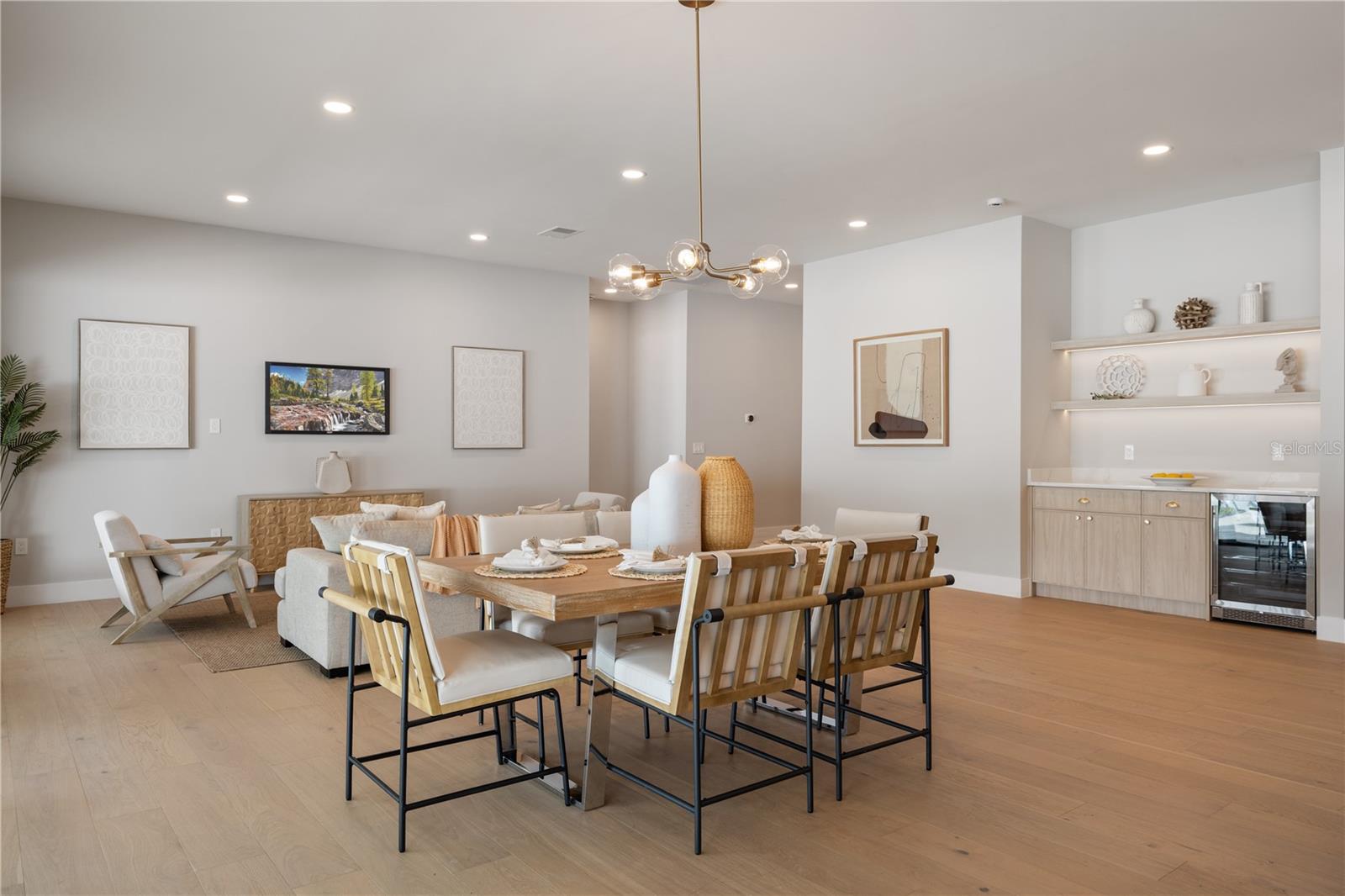 Image 10 of 42 For 1425 Yale Street