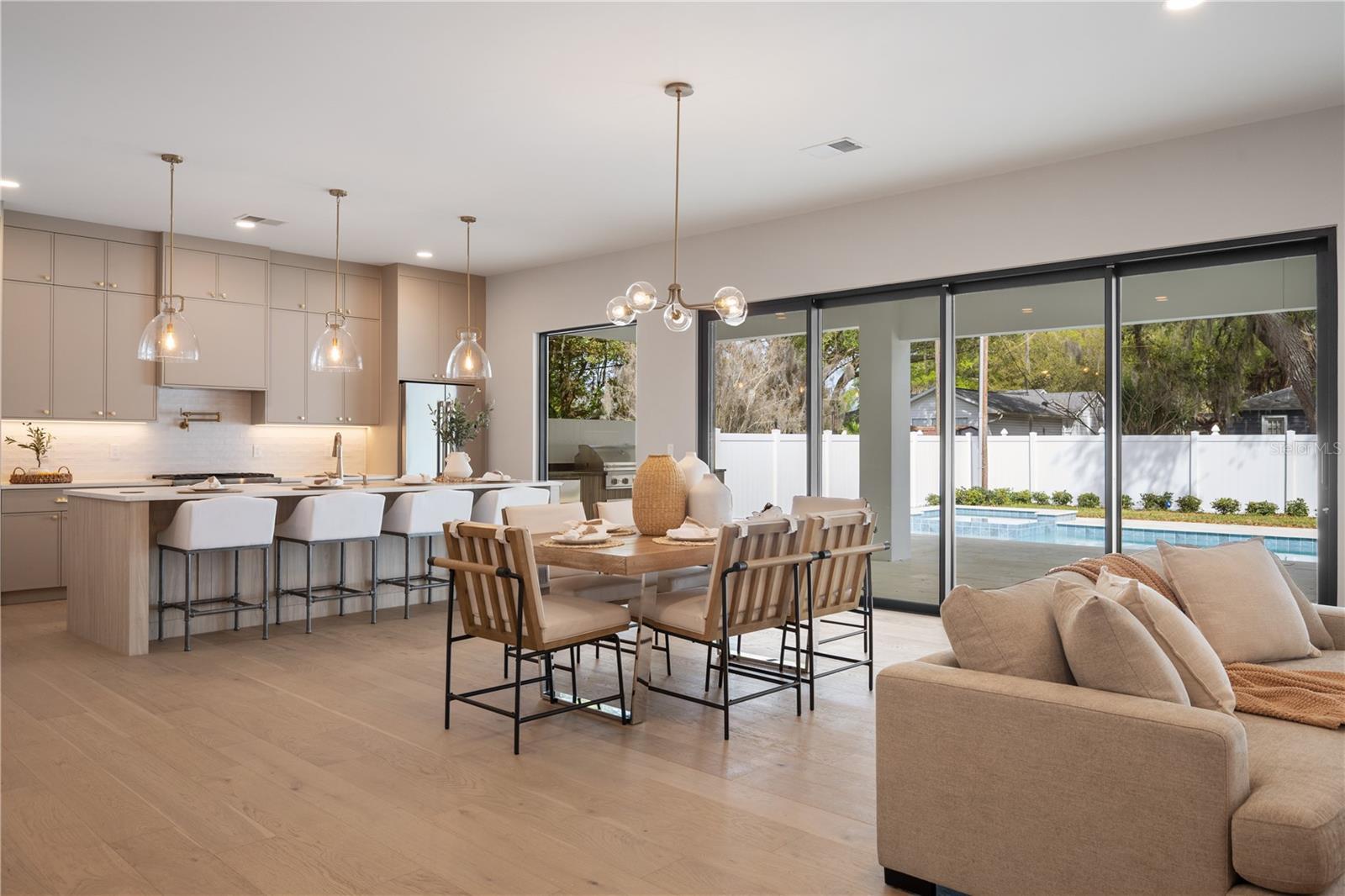 Image 12 of 42 For 1425 Yale Street