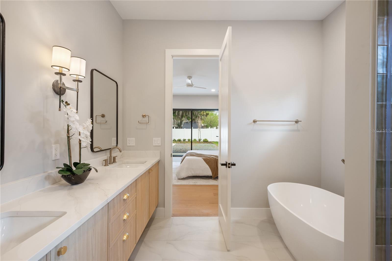 Image 15 of 42 For 1425 Yale Street