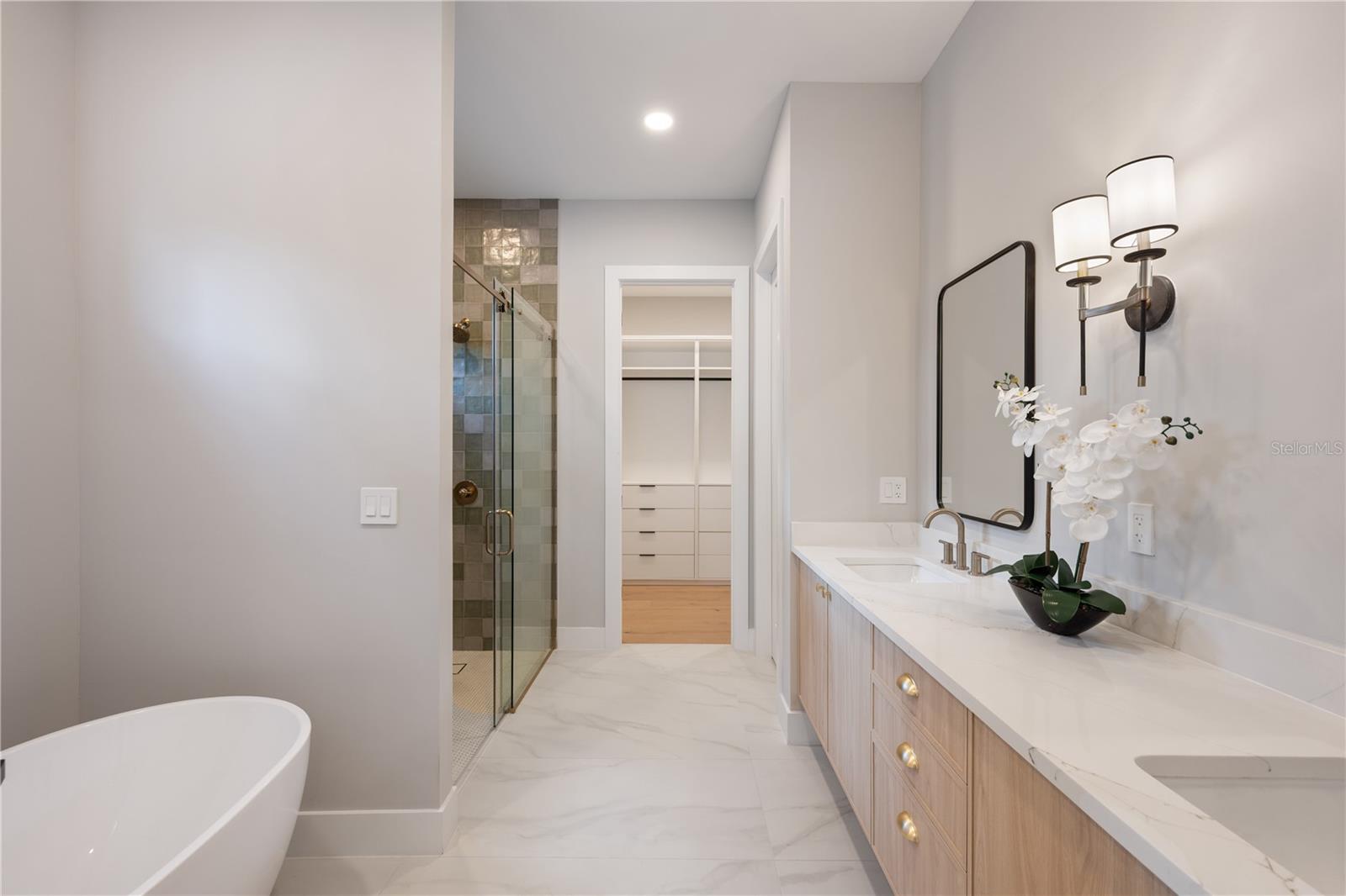 Image 16 of 42 For 1425 Yale Street