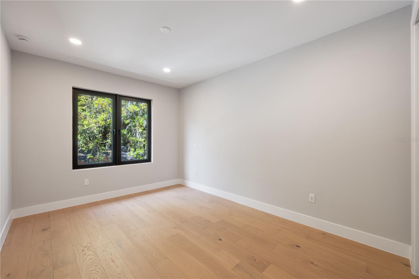 Image 20 of 42 For 1425 Yale Street