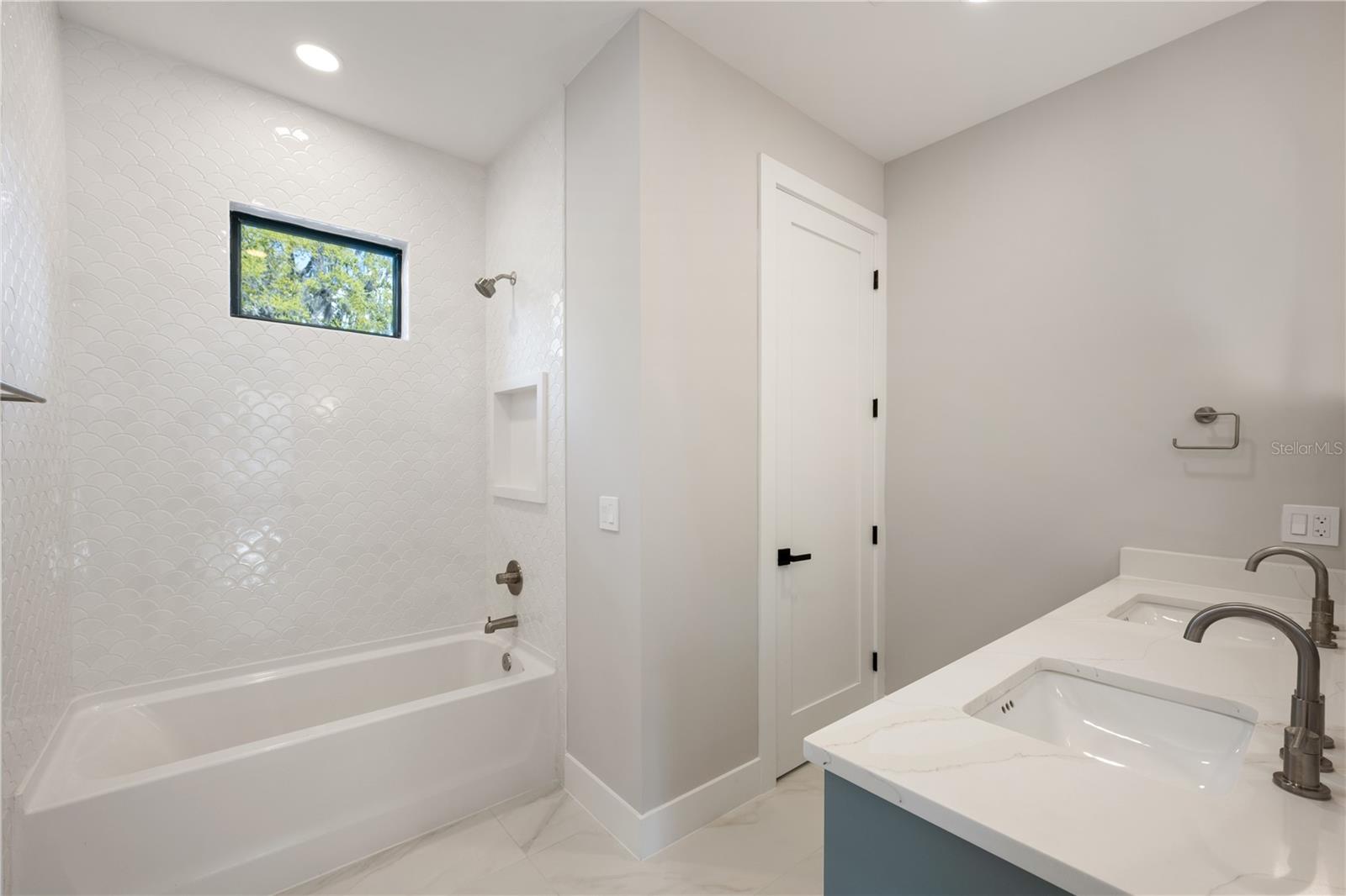 Image 21 of 42 For 1425 Yale Street