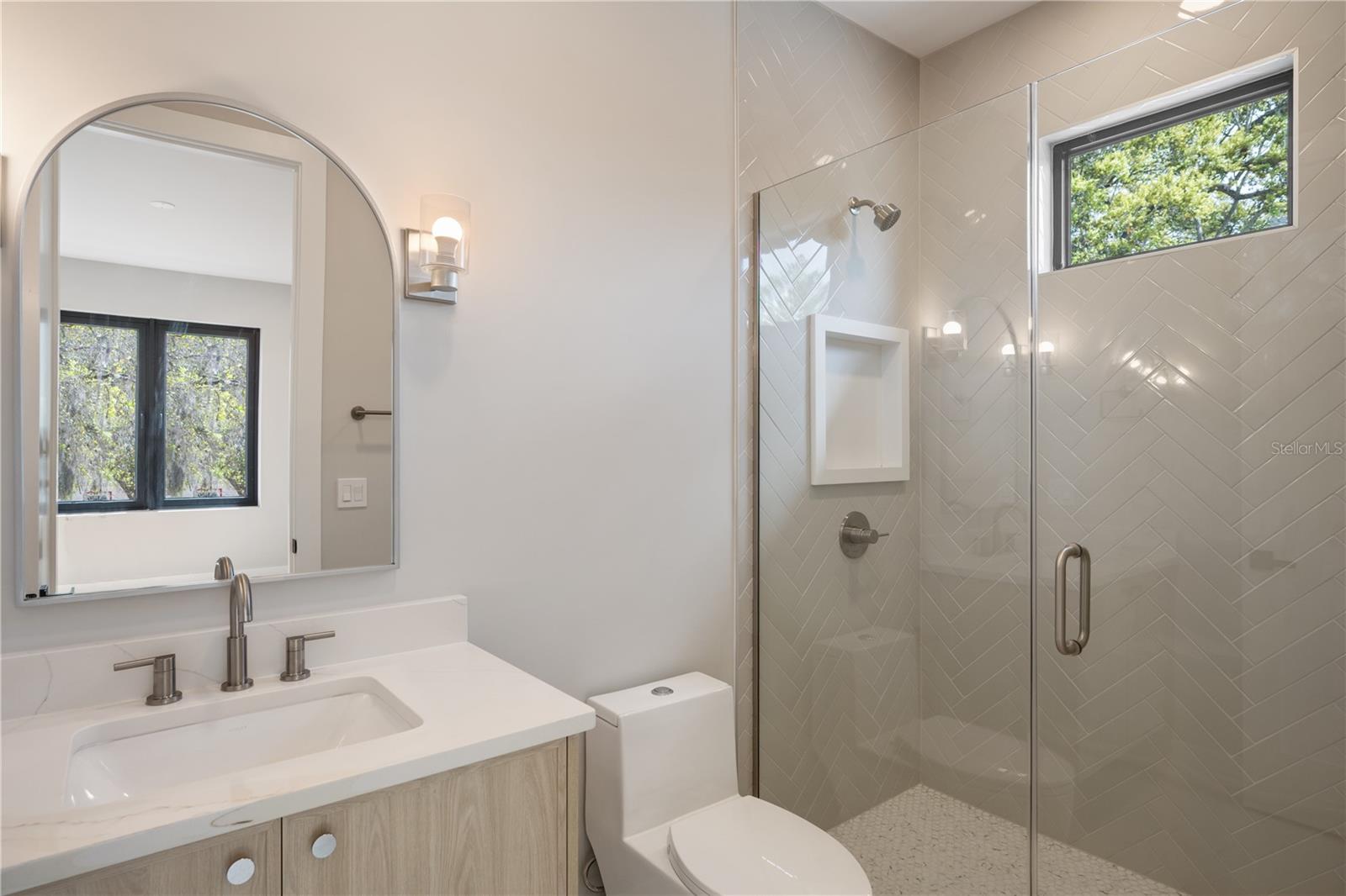 Image 23 of 42 For 1425 Yale Street