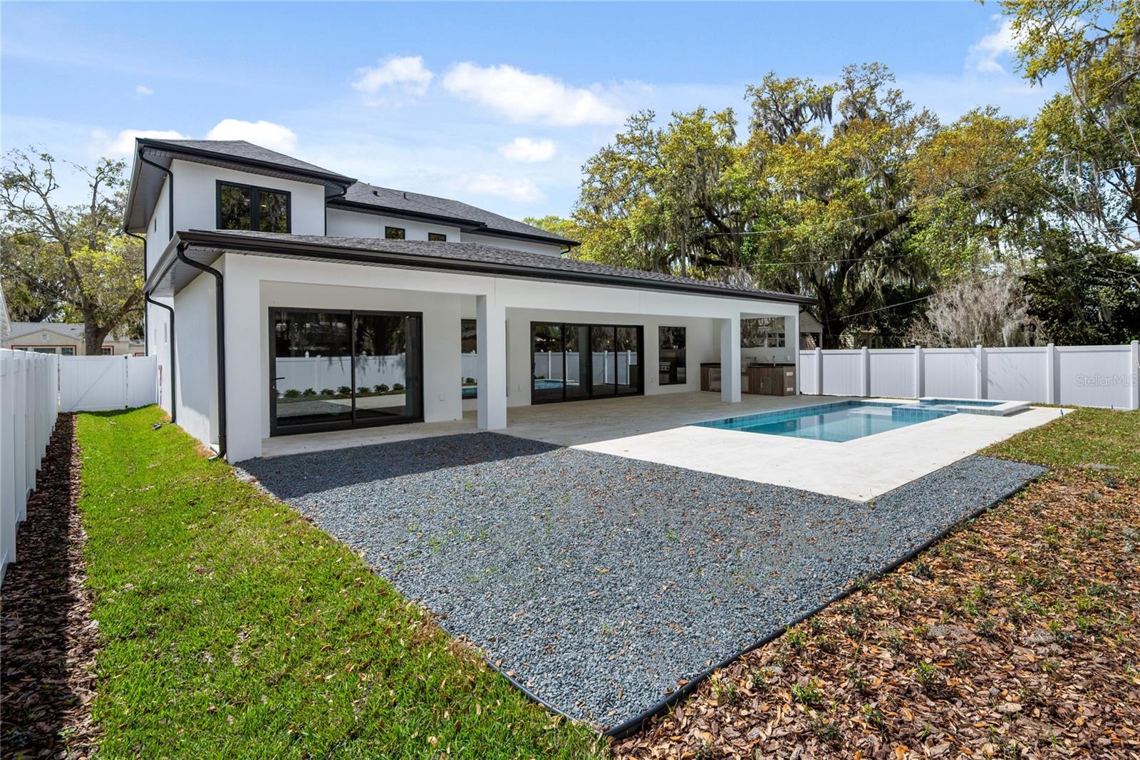 Image 32 of 42 For 1425 Yale Street