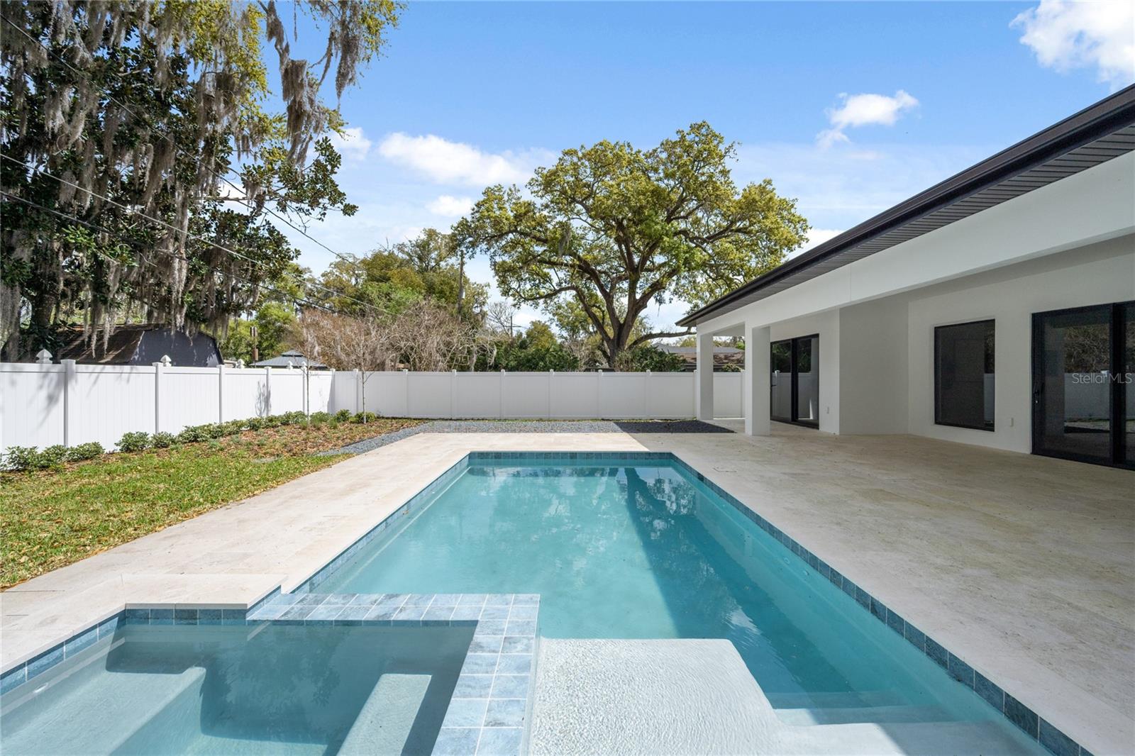 Image 34 of 42 For 1425 Yale Street