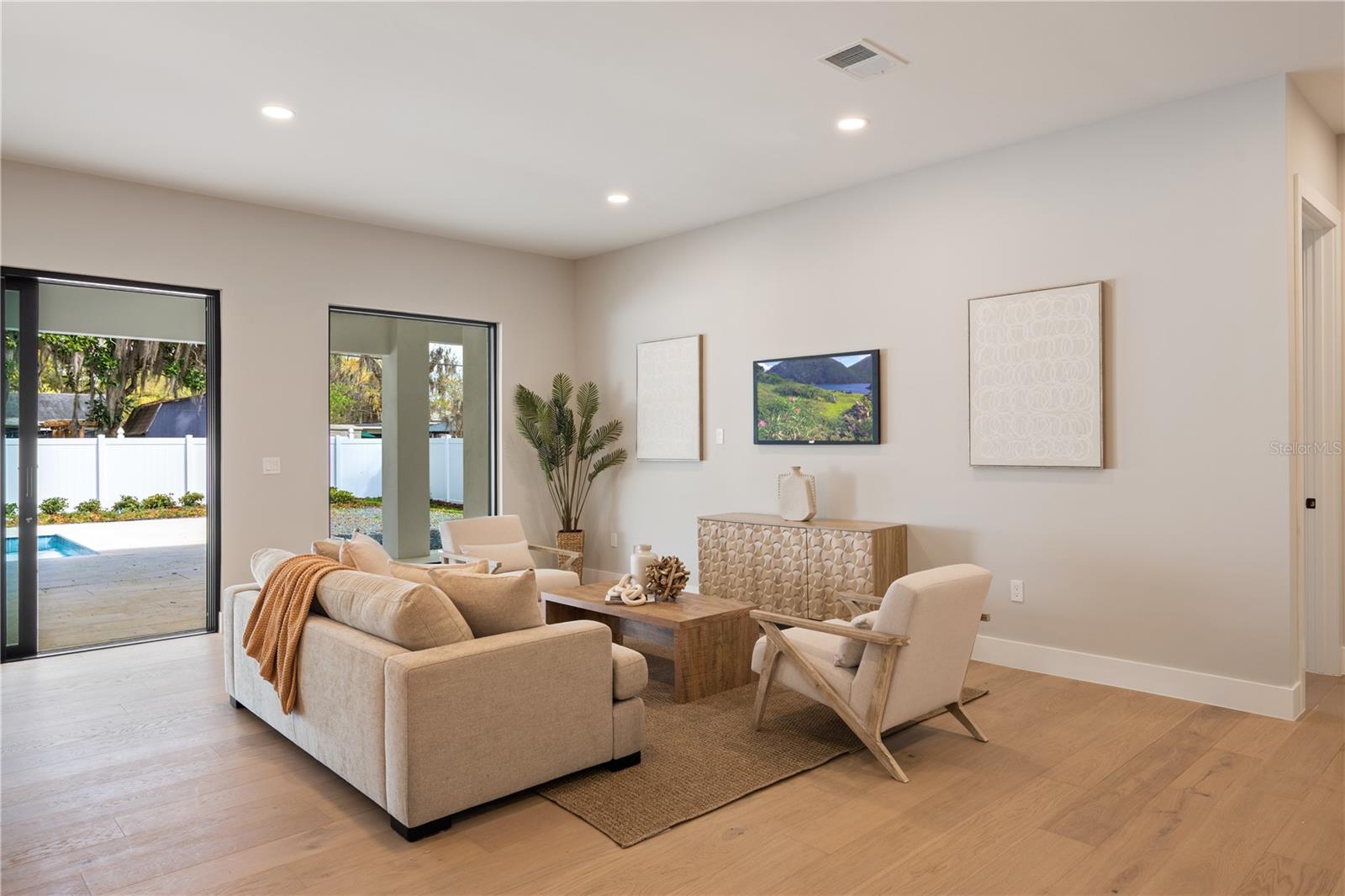 Image 4 of 42 For 1425 Yale Street