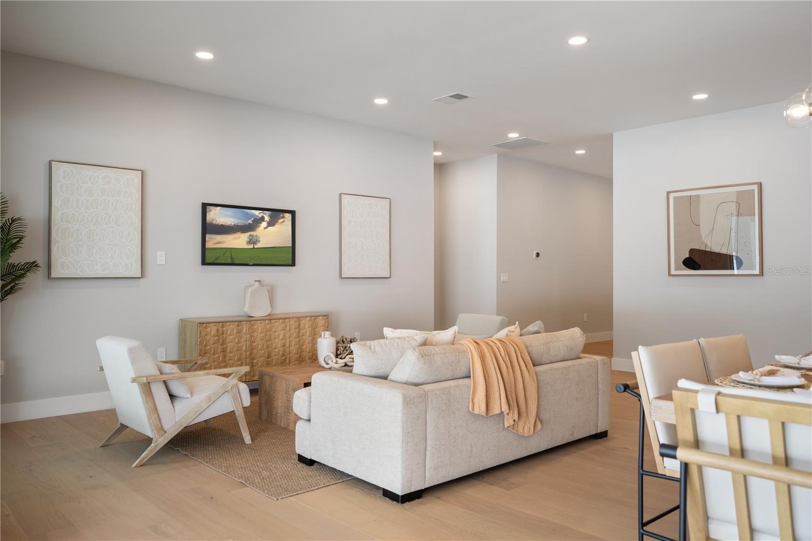 Image 6 of 42 For 1425 Yale Street