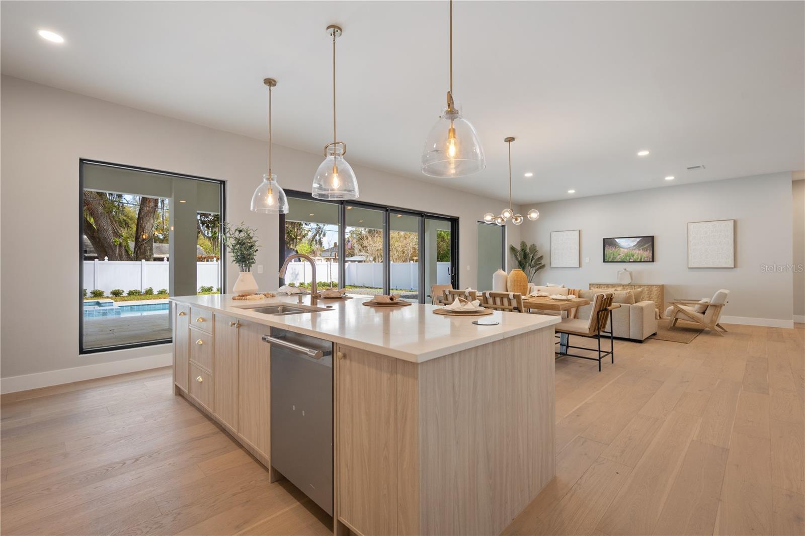 Image 9 of 42 For 1425 Yale Street