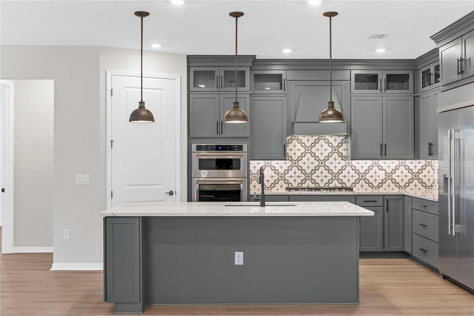 Image 18 of 77 For 8123 Fenton Street