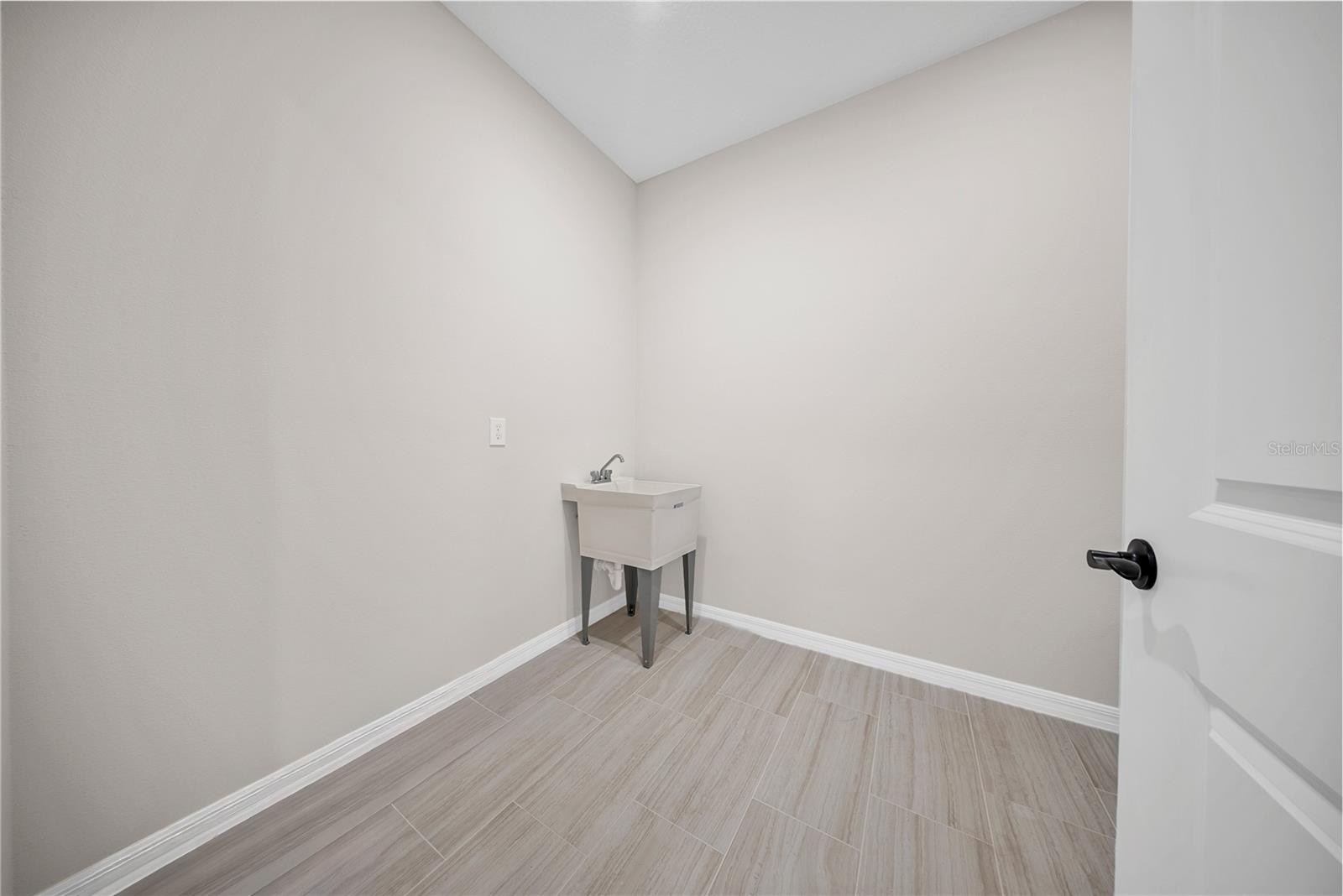 Image 29 of 77 For 8123 Fenton Street