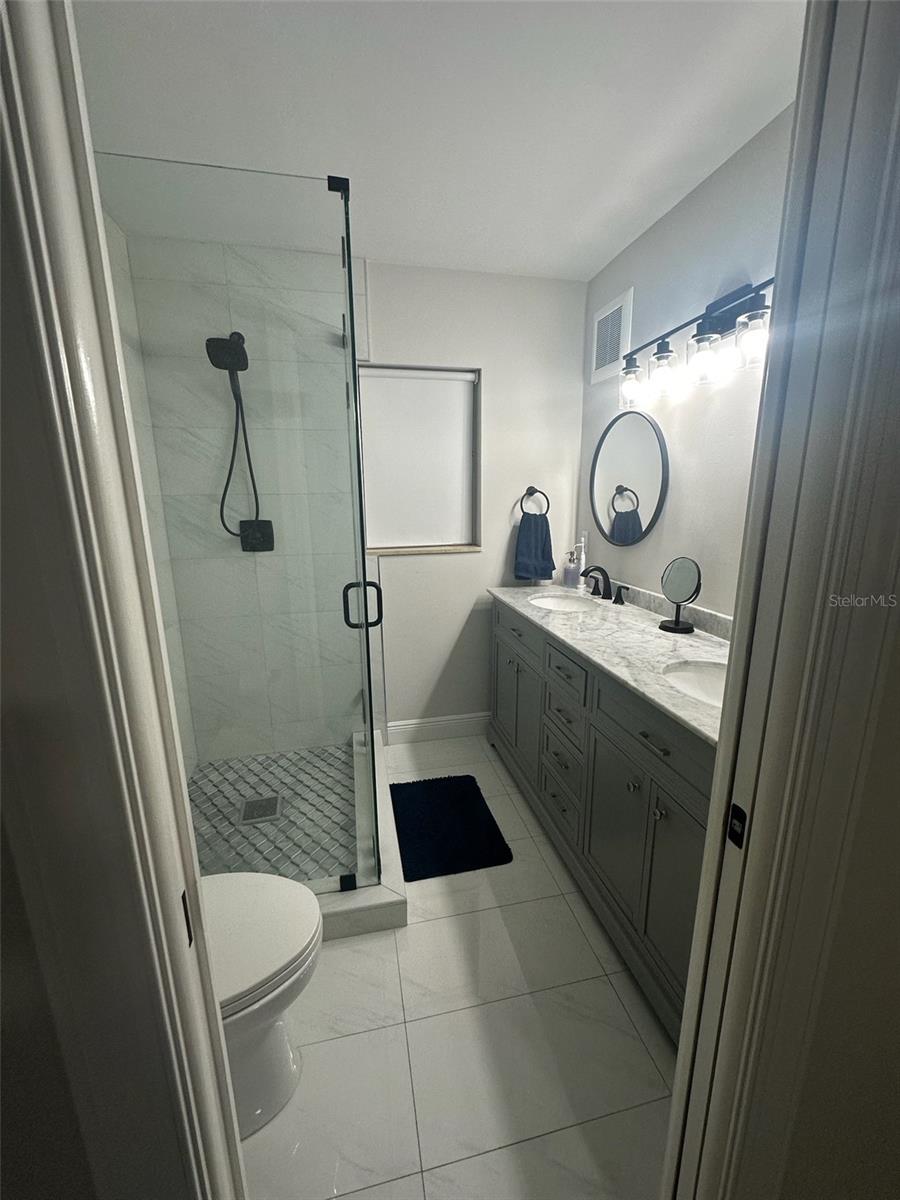 Image 12 of 19 For 39 Essex Court B