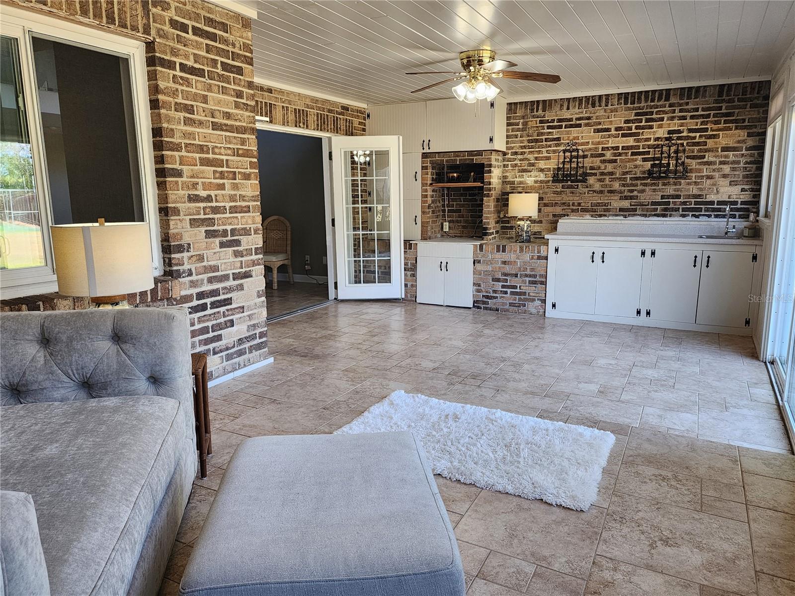 Image 2 of 9 For 415 Oak Haven Drive