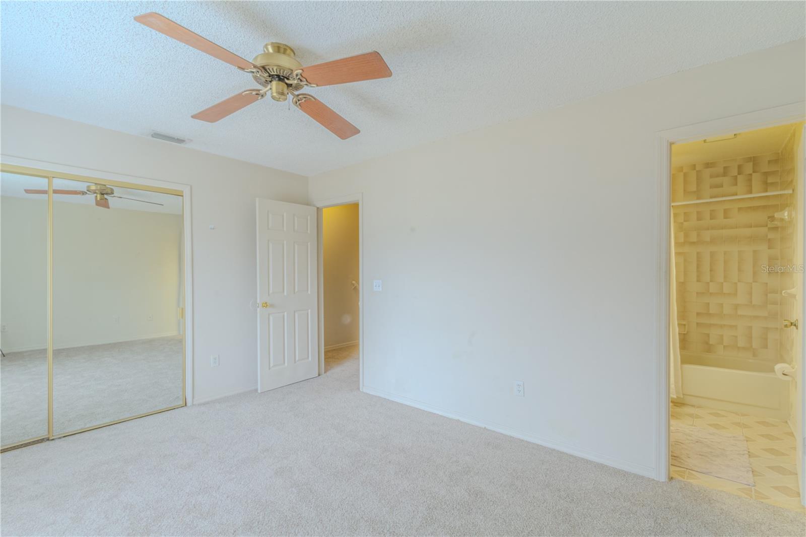 Image 16 of 20 For 3262 Oak Lake Place 139