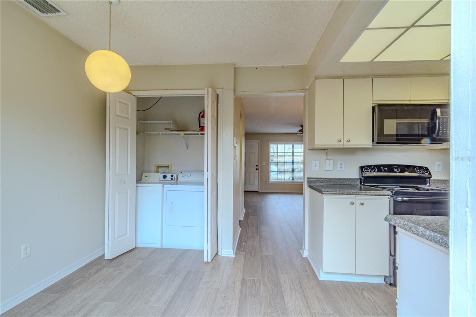 Image 18 of 20 For 3262 Oak Lake Place 139