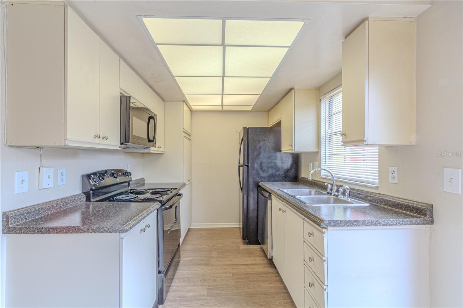 Image 4 of 20 For 3262 Oak Lake Place 139