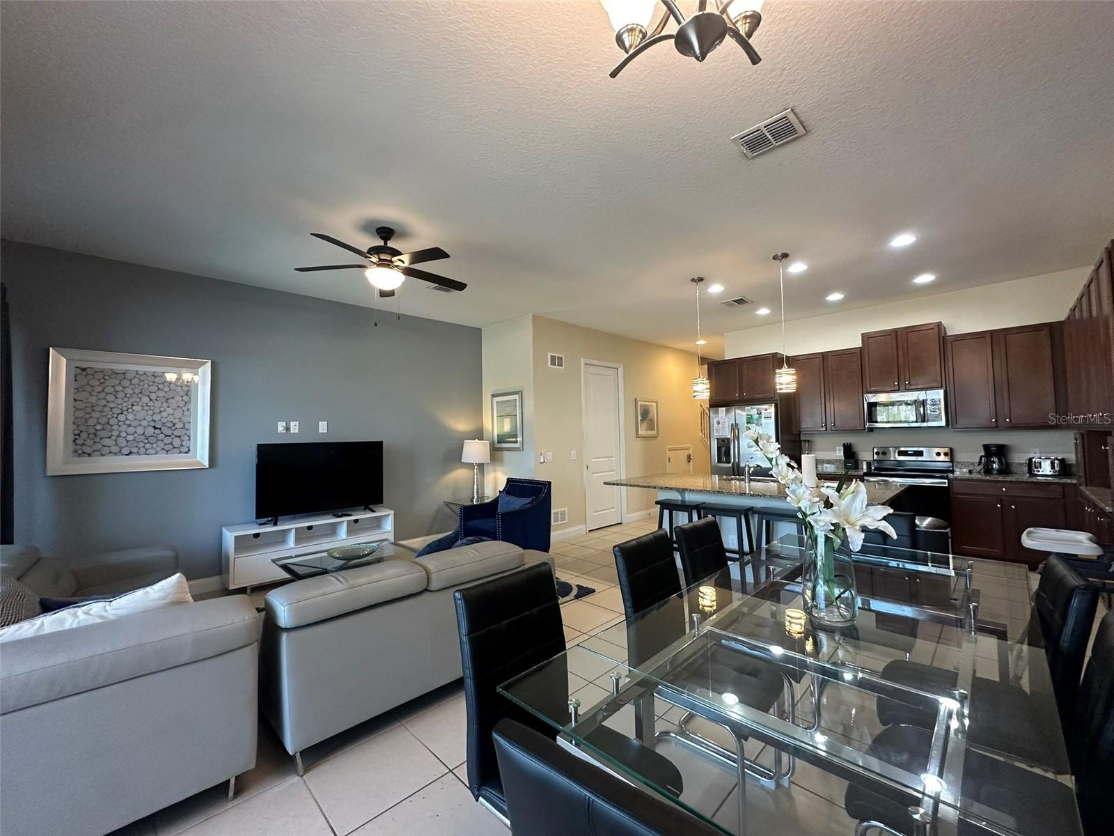 Image 25 of 31 For 186 Captiva Drive