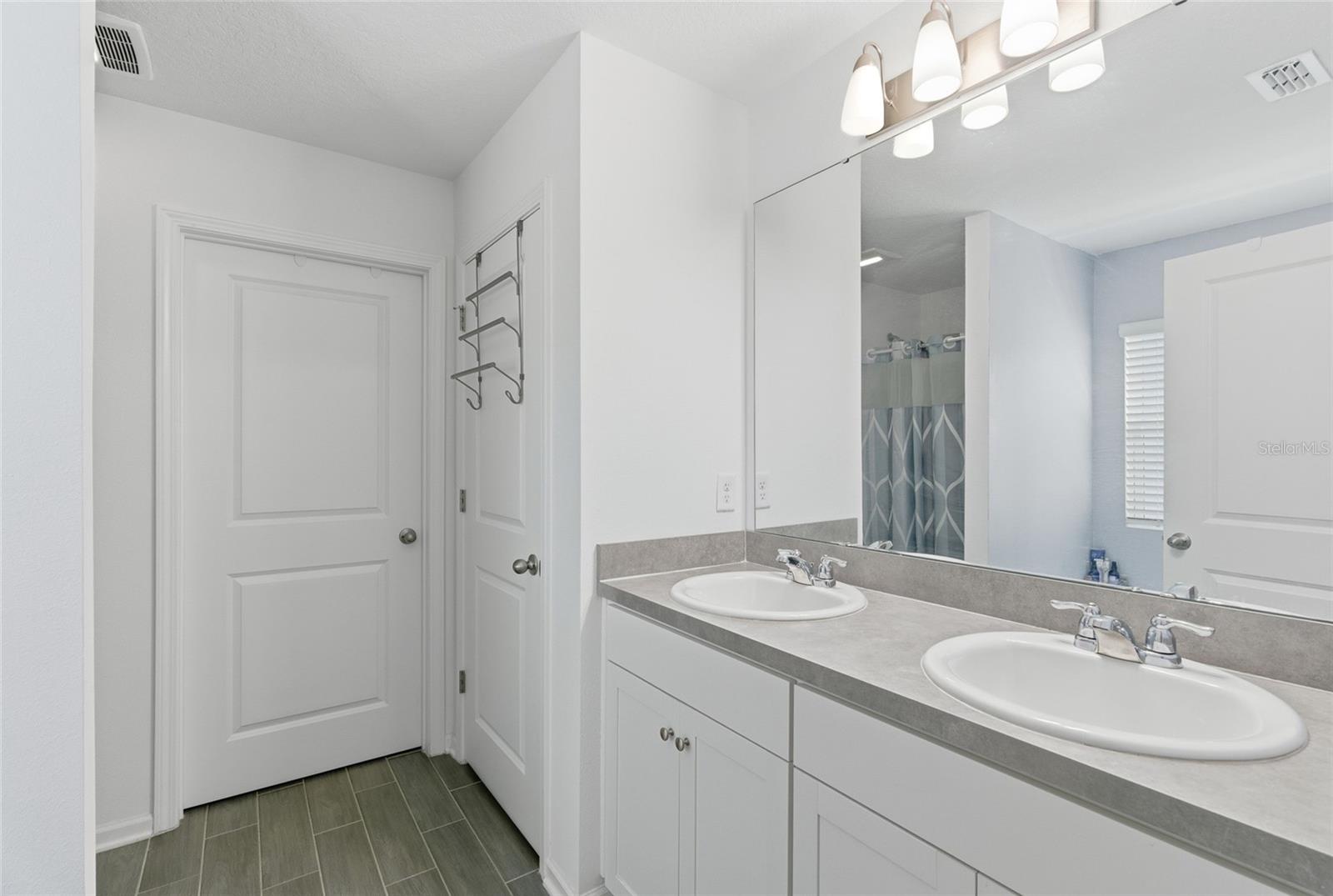 Image 11 of 19 For 2949 Firethorn Avenue 1