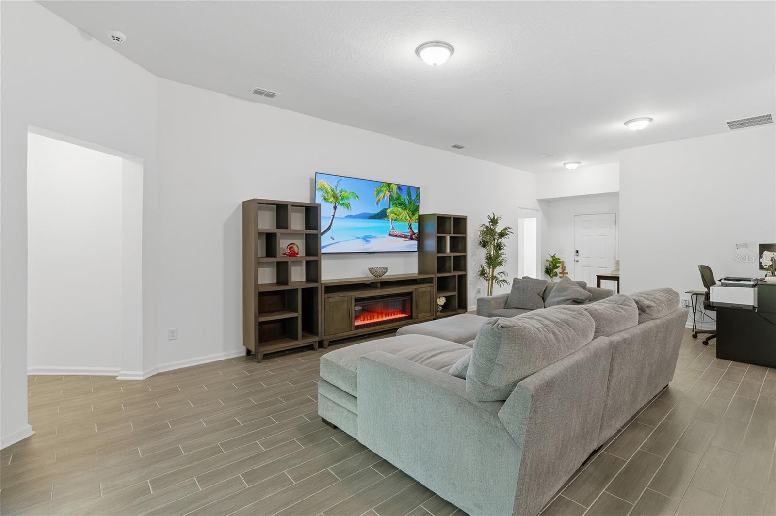 Image 5 of 19 For 2949 Firethorn Avenue 1