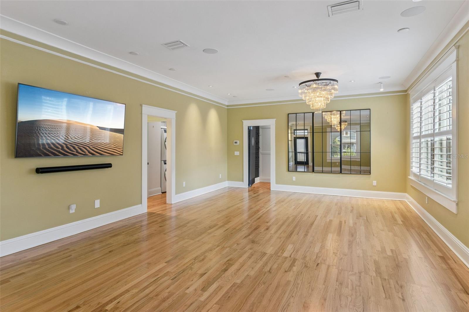 Image 11 of 63 For 926 Shadowlawn Avenue