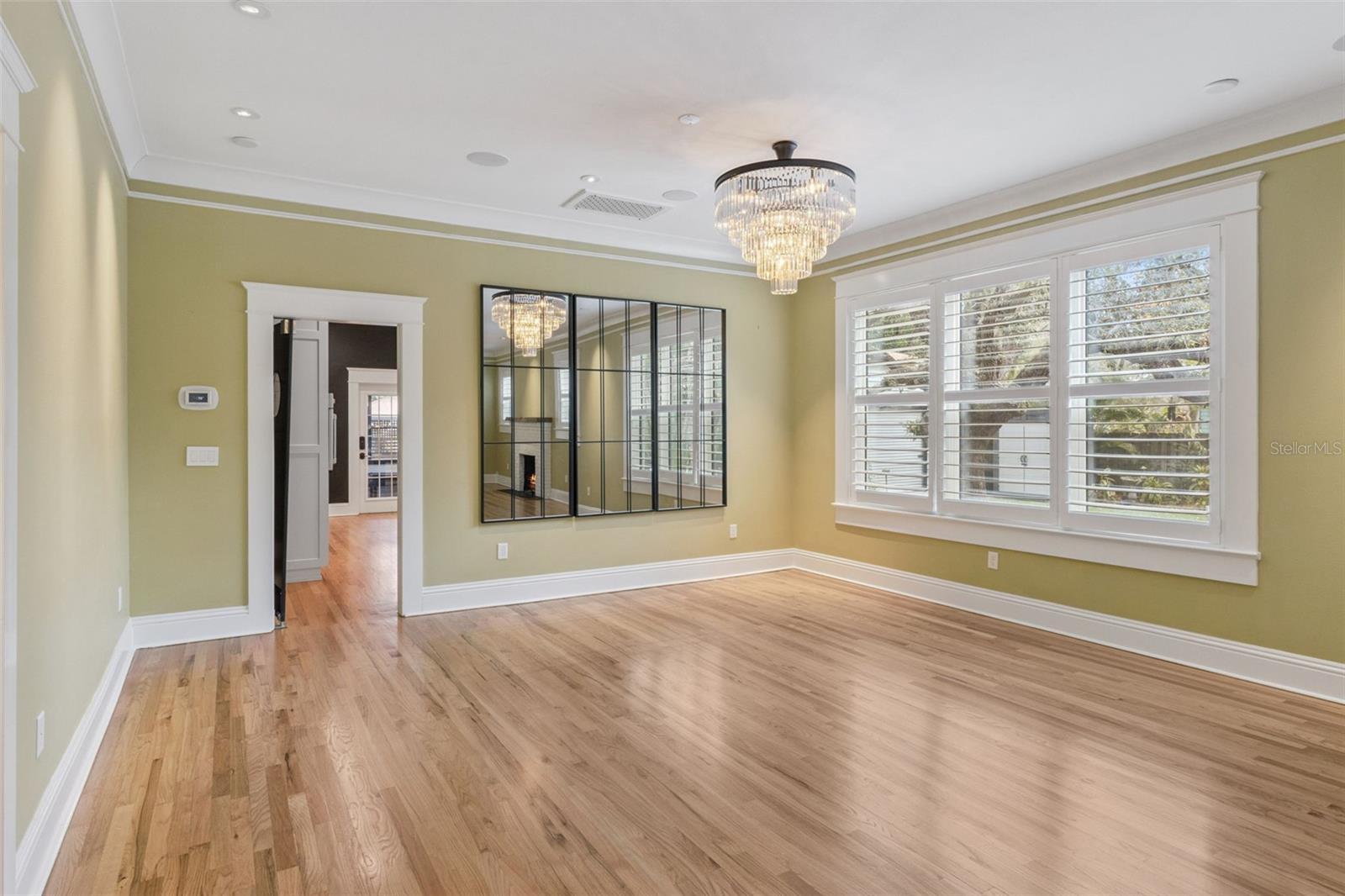 Image 12 of 63 For 926 Shadowlawn Avenue