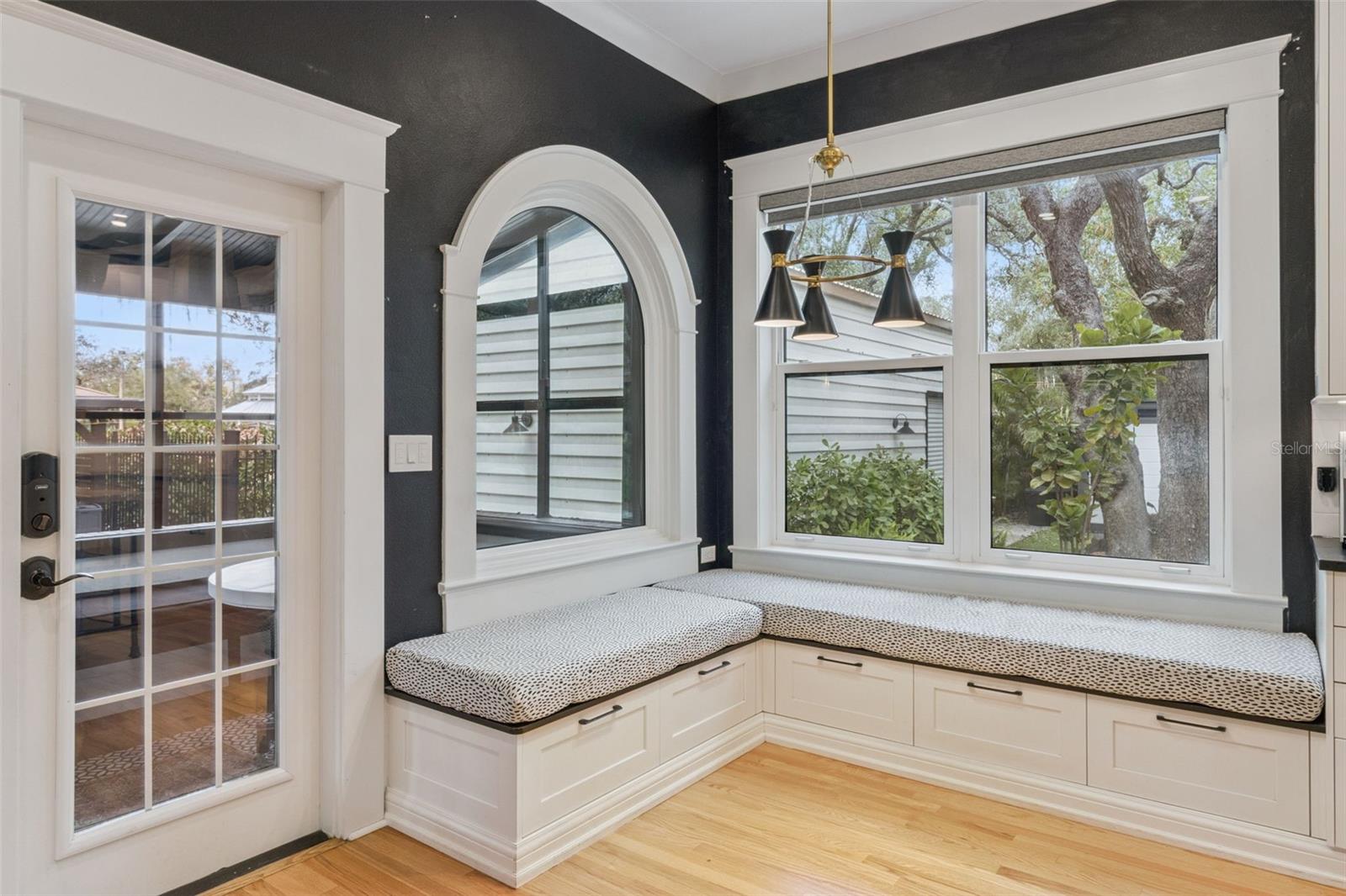 Image 21 of 63 For 926 Shadowlawn Avenue