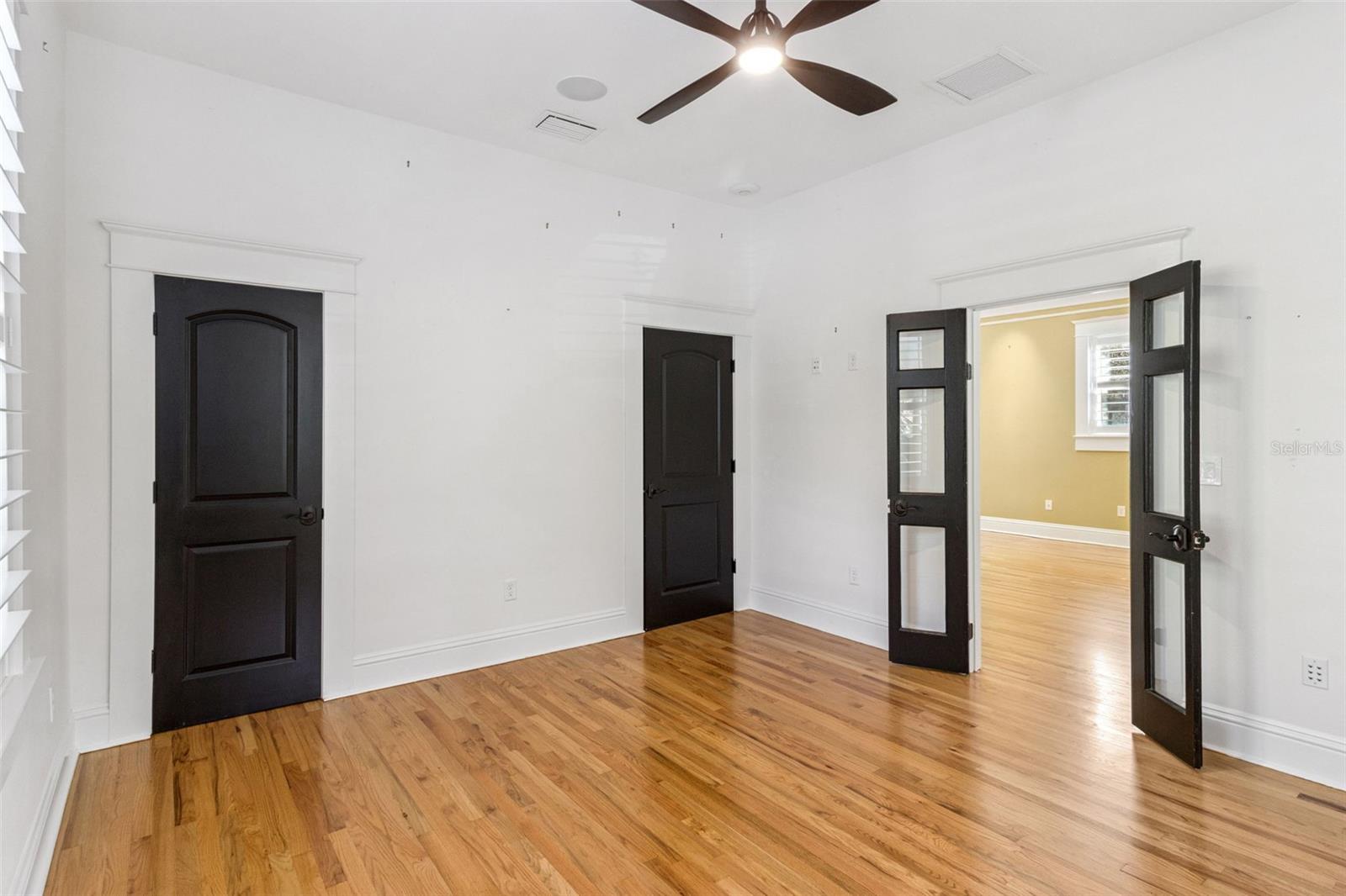 Image 24 of 63 For 926 Shadowlawn Avenue