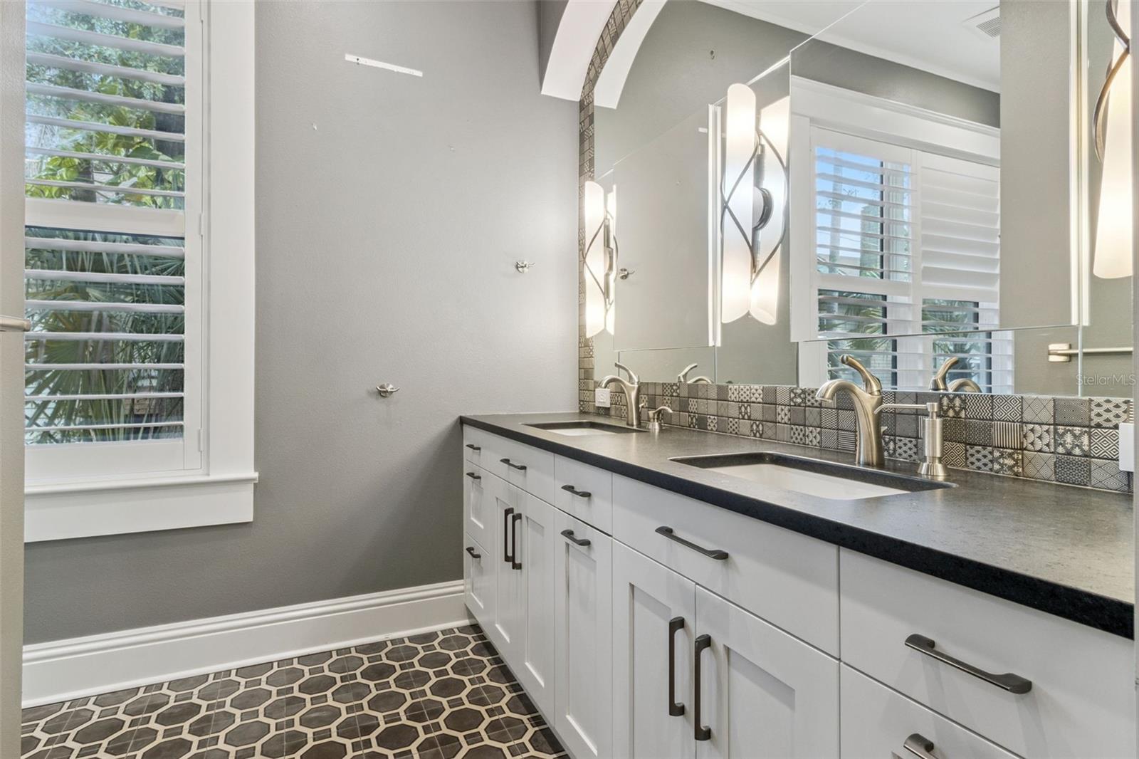 Image 29 of 63 For 926 Shadowlawn Avenue