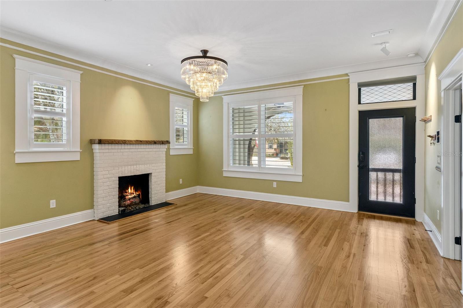 Image 3 of 63 For 926 Shadowlawn Avenue