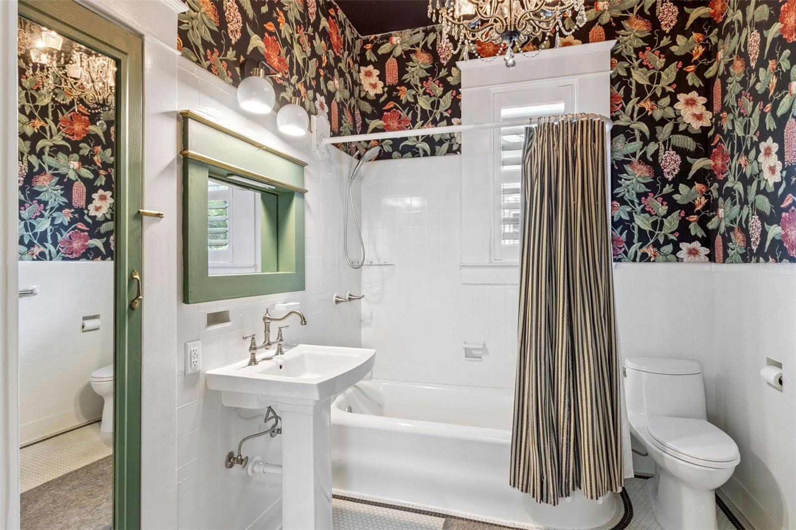 Image 33 of 63 For 926 Shadowlawn Avenue