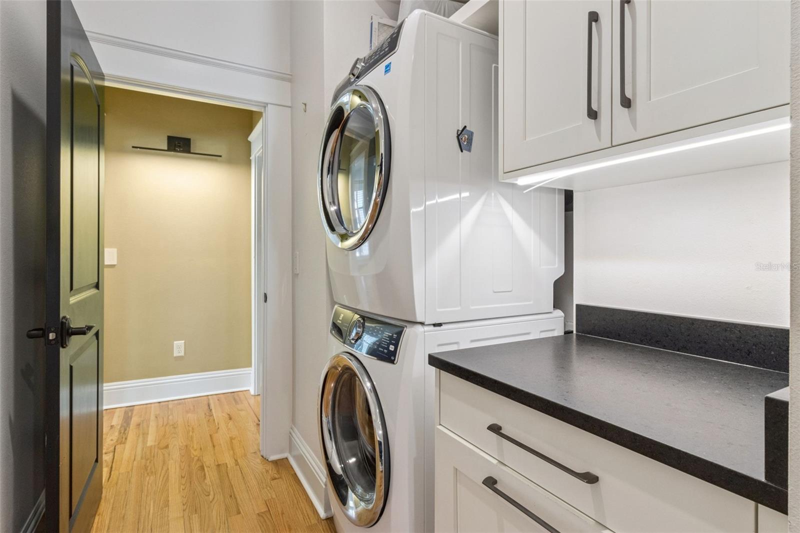 Image 35 of 63 For 926 Shadowlawn Avenue