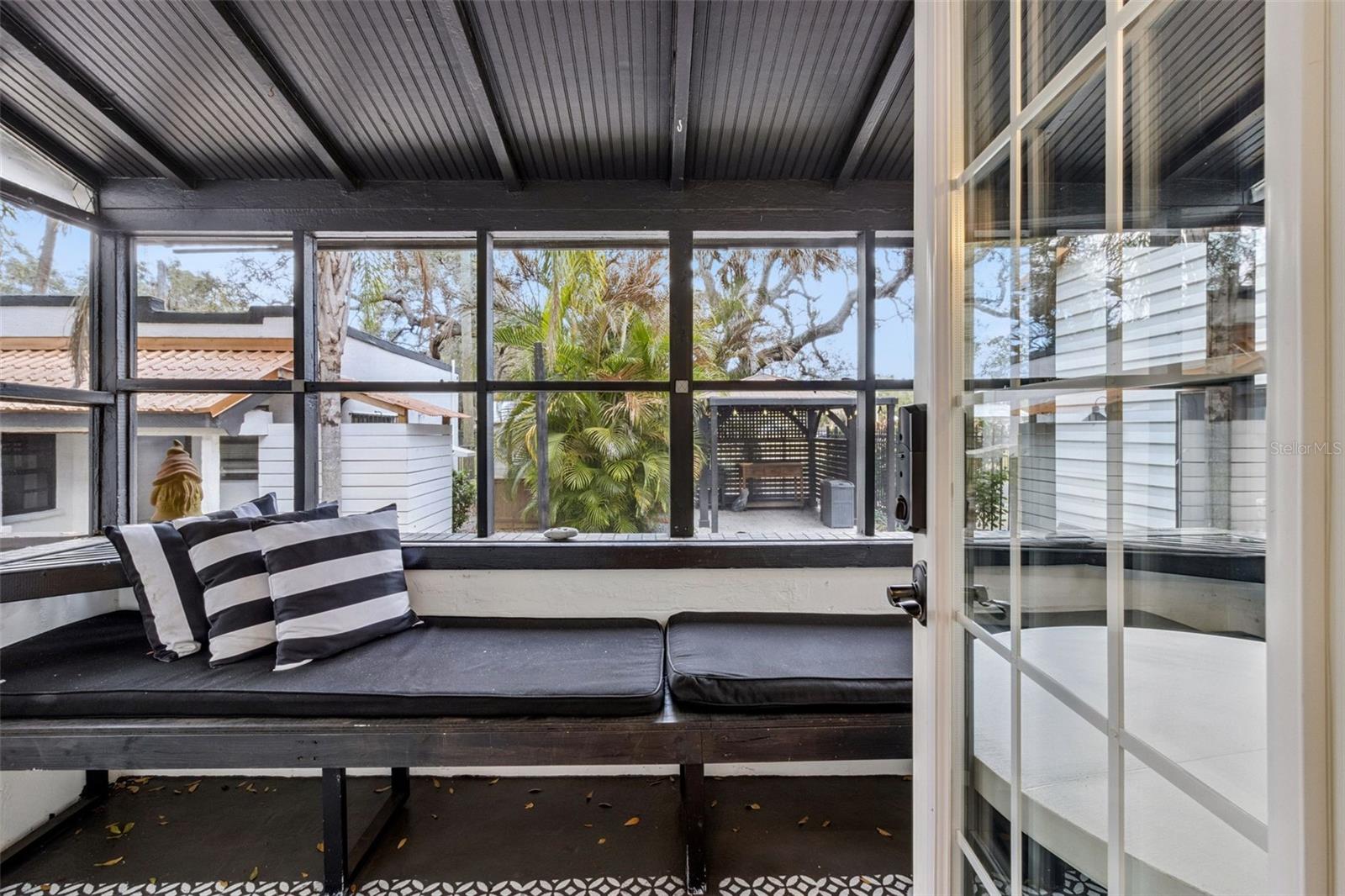 Image 36 of 63 For 926 Shadowlawn Avenue