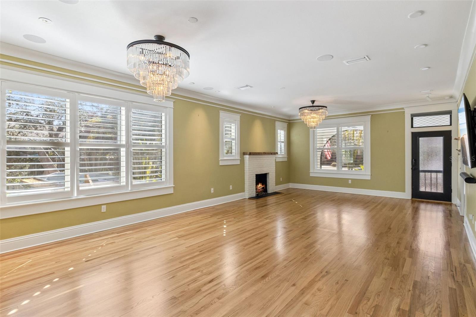 Image 4 of 63 For 926 Shadowlawn Avenue