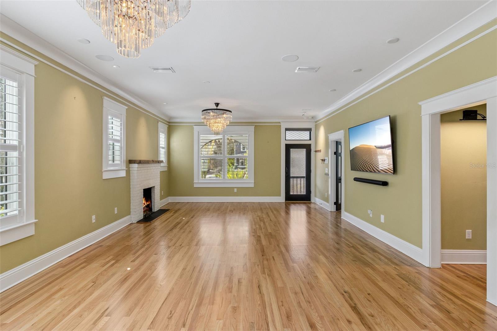 Image 5 of 63 For 926 Shadowlawn Avenue