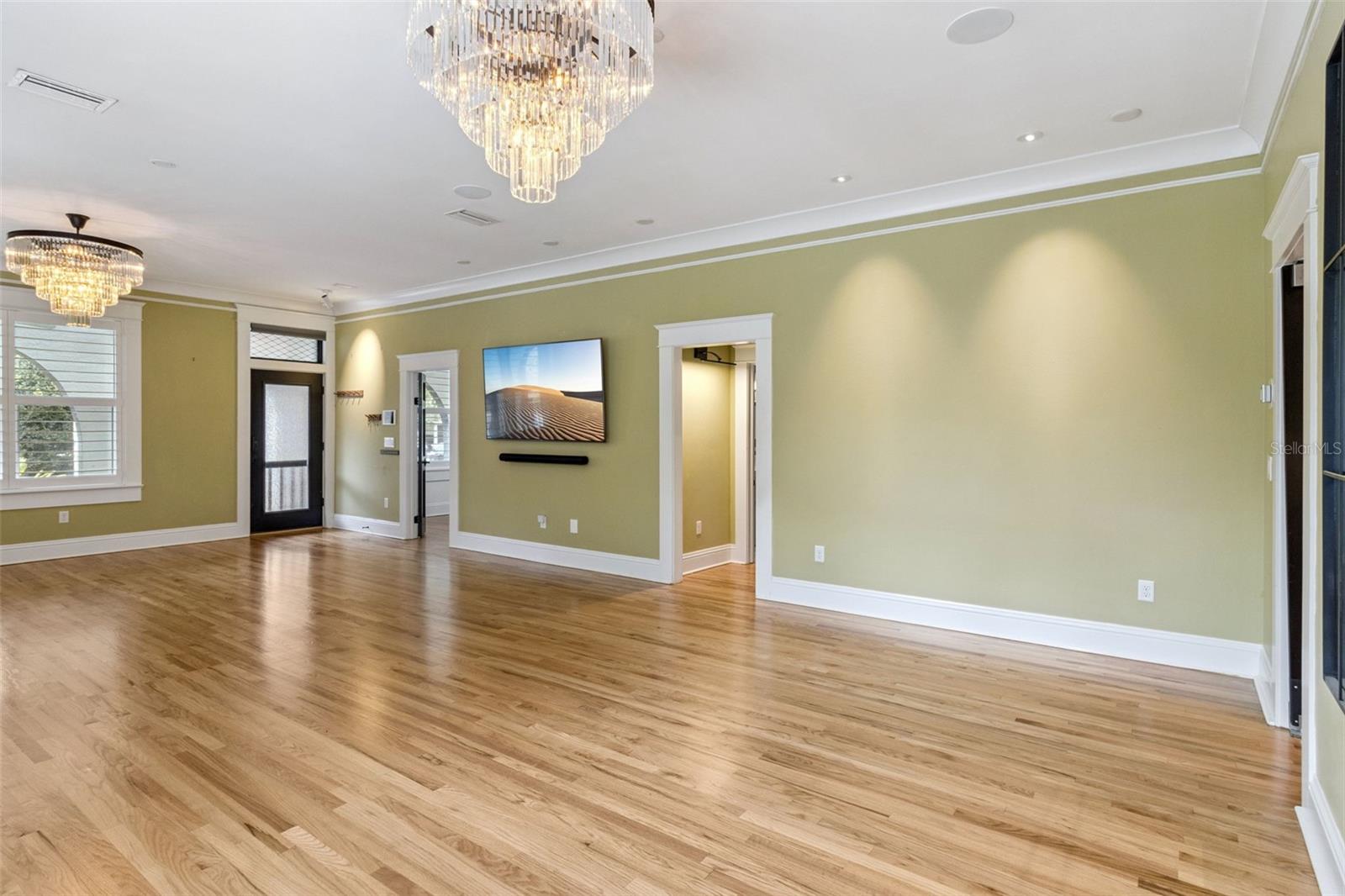 Image 6 of 63 For 926 Shadowlawn Avenue